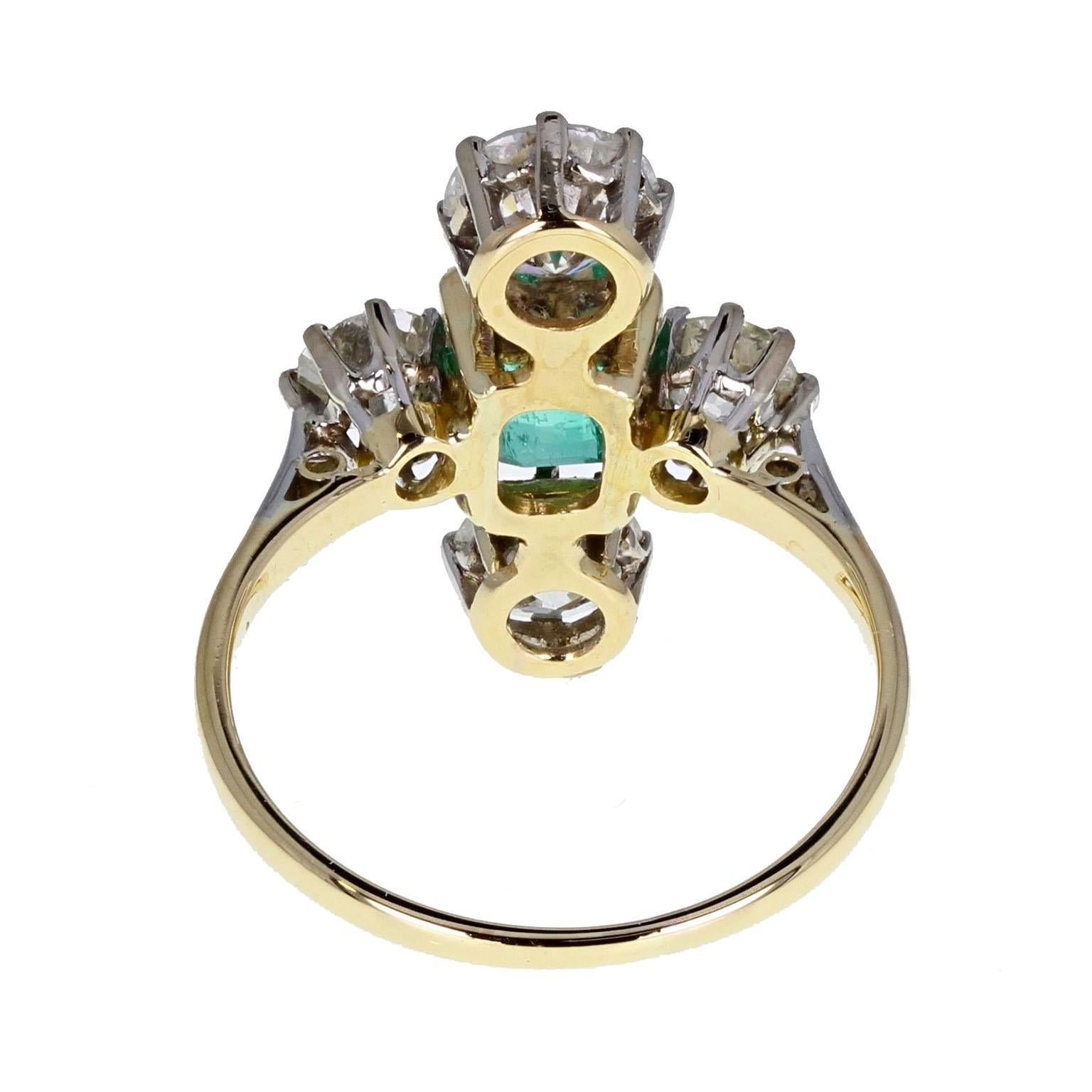 1930s Emerald Diamond Cluster Ring In Good Condition For Sale In Newcastle Upon Tyne, GB