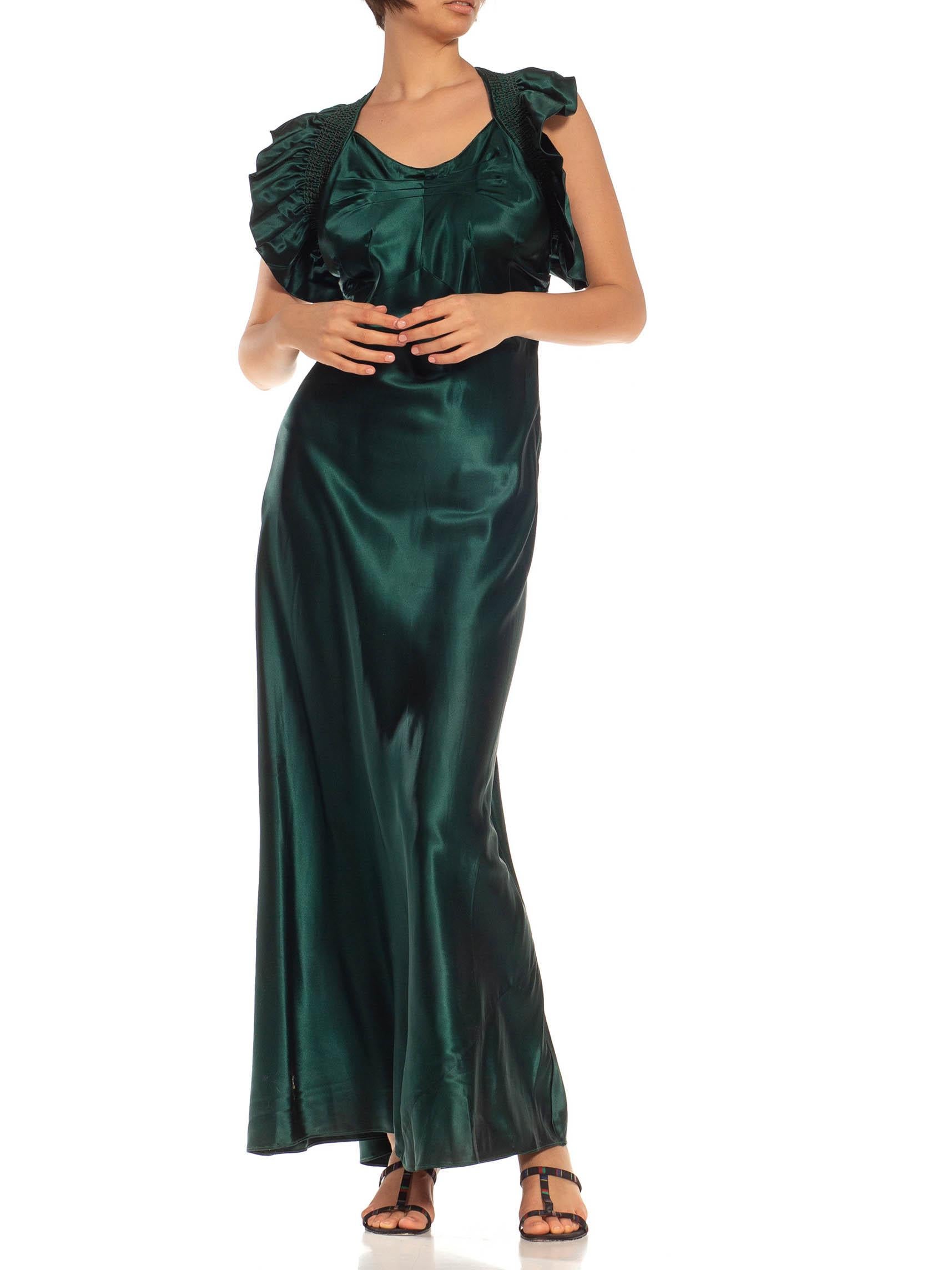 1930S Emerald Green Bias Cut Acetate Duchess Satin Open Back Ruffled Gown In Excellent Condition For Sale In New York, NY