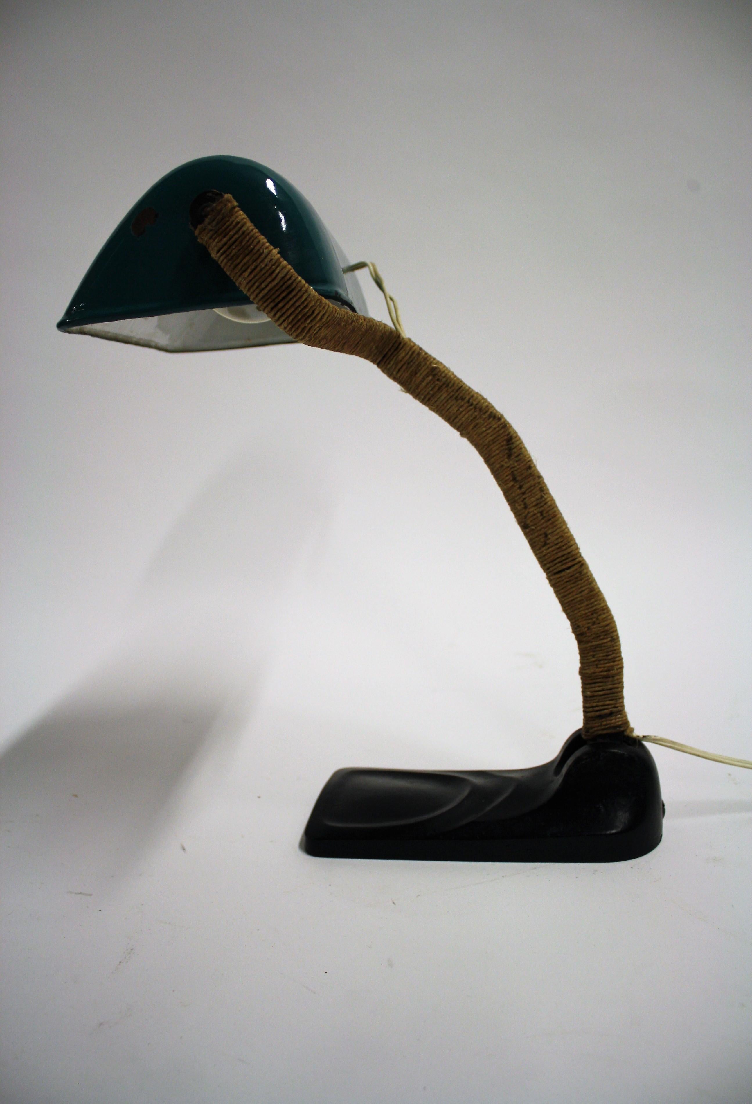 1930s Enamel Desk Lamp by Erpe Belgium In Good Condition In HEVERLEE, BE