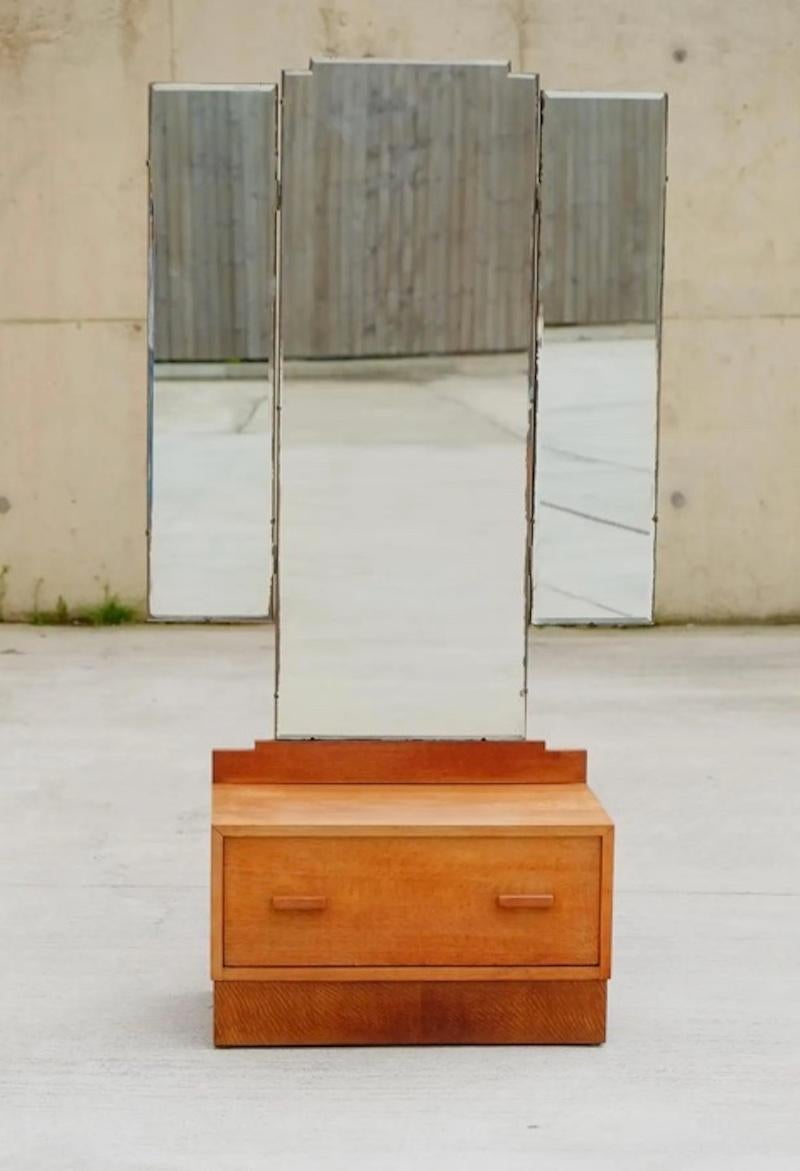 1930s English Art Deco Oak Dressing Table with Full Length Triple Mirror For Sale 1
