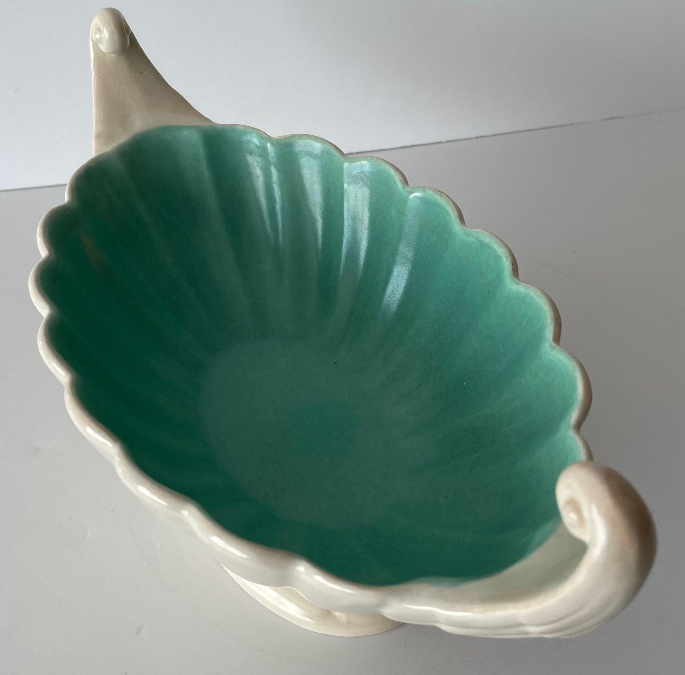 Vase de cheminée à côtes en céramique anglaise des années 1930 en vente 4