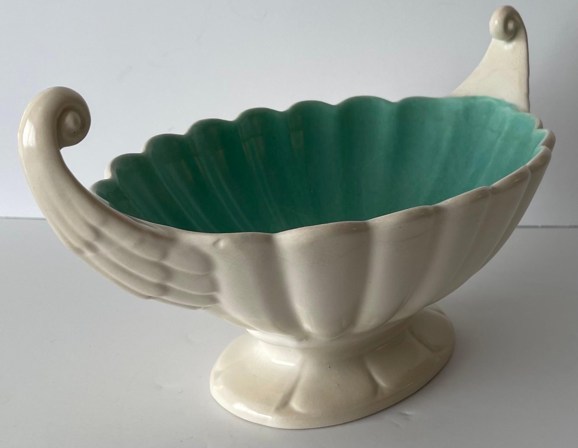 Vase de cheminée à côtes en céramique anglaise des années 1930 en vente 6