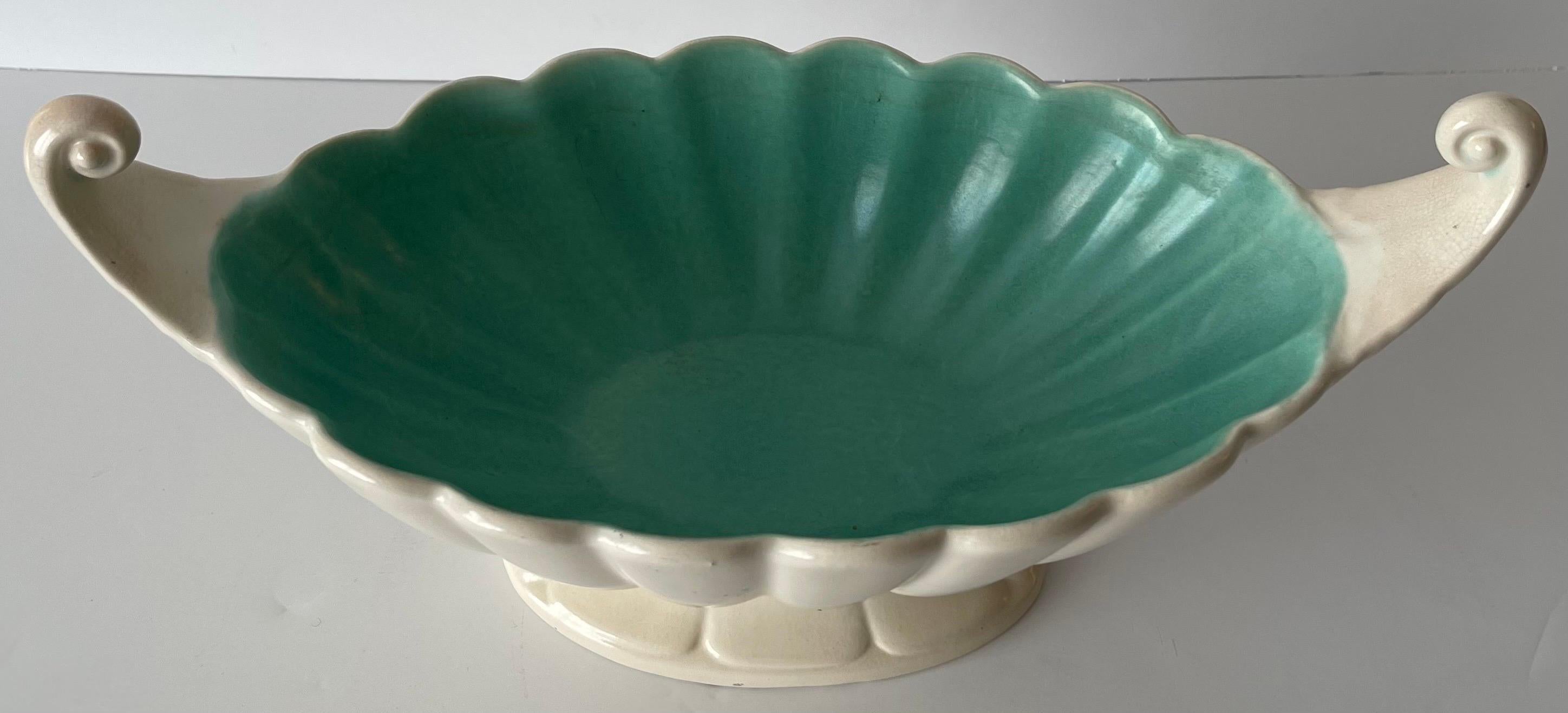 Rustique Vase de cheminée à côtes en céramique anglaise des années 1930 en vente