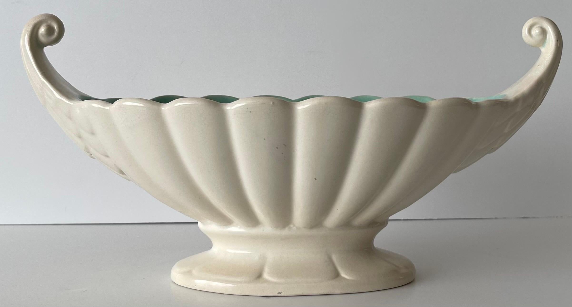 Anglais Vase de cheminée à côtes en céramique anglaise des années 1930 en vente