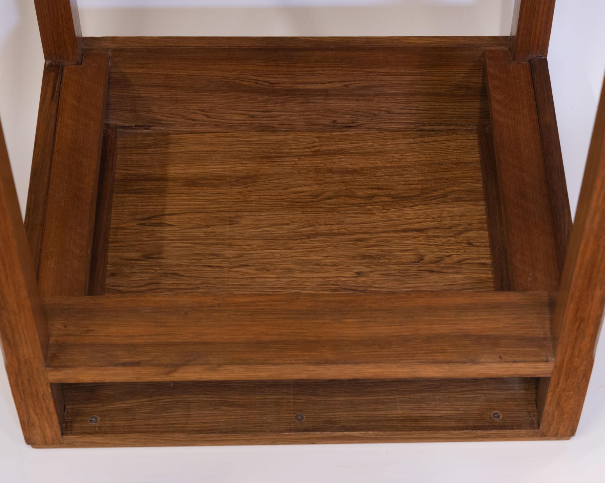 Table d'appoint à tiroir en noyer et ébène English School des années 1930 en vente 5