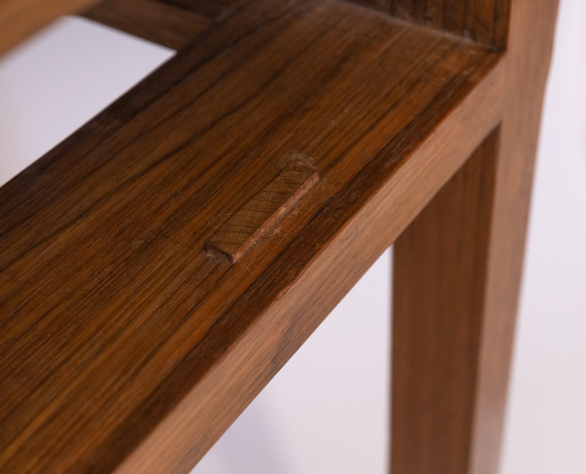 Table d'appoint à tiroir en noyer et ébène English School des années 1930 en vente 7