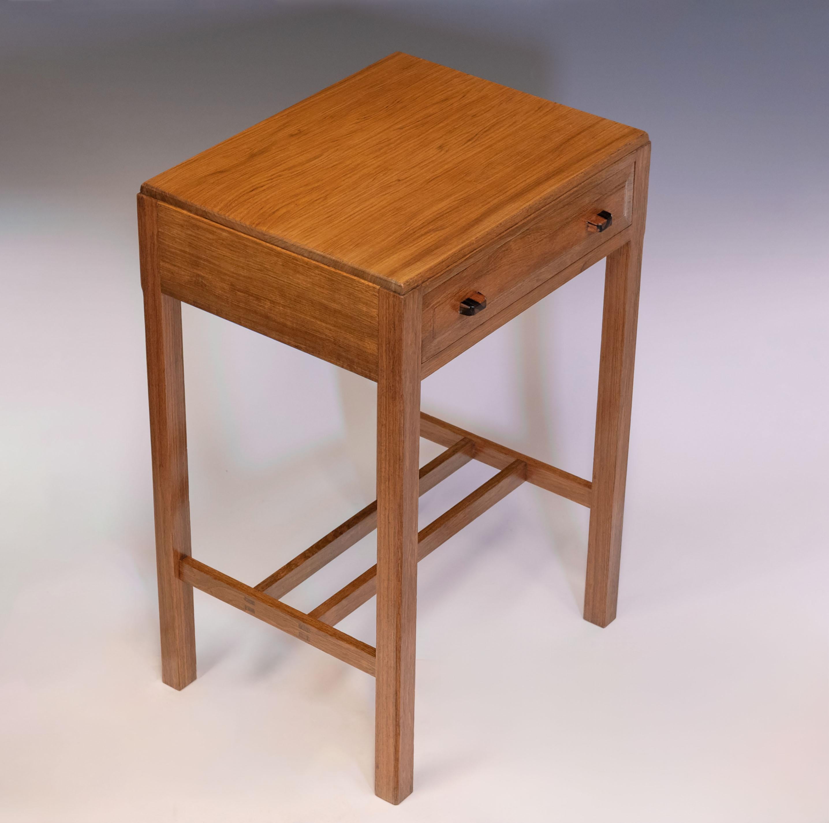 Milieu du XXe siècle Table d'appoint à tiroir en noyer et ébène English School des années 1930 en vente