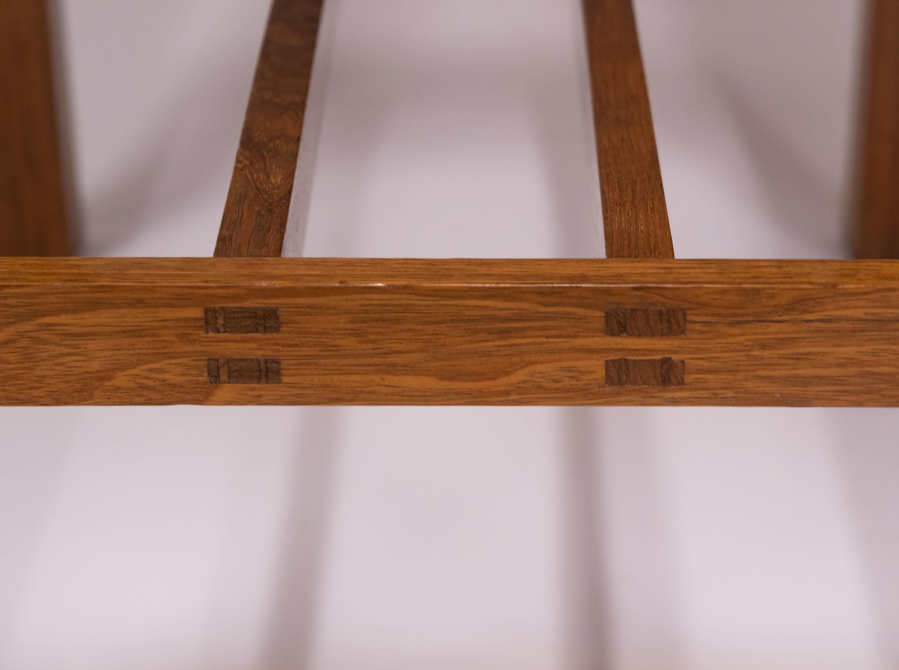 Ébène Table d'appoint à tiroir en noyer et ébène English School des années 1930 en vente