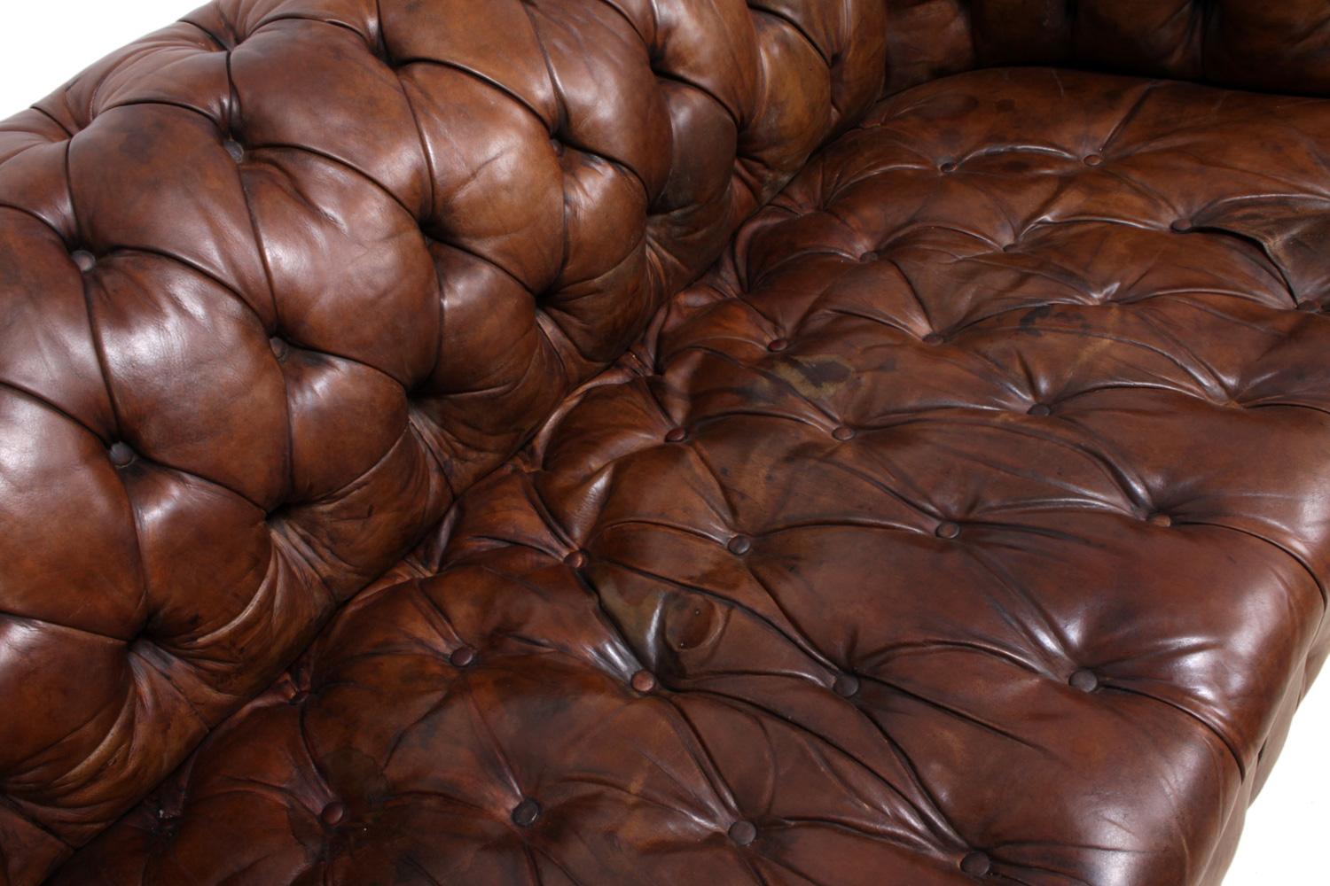 1930s English Leather Chesterfield 1