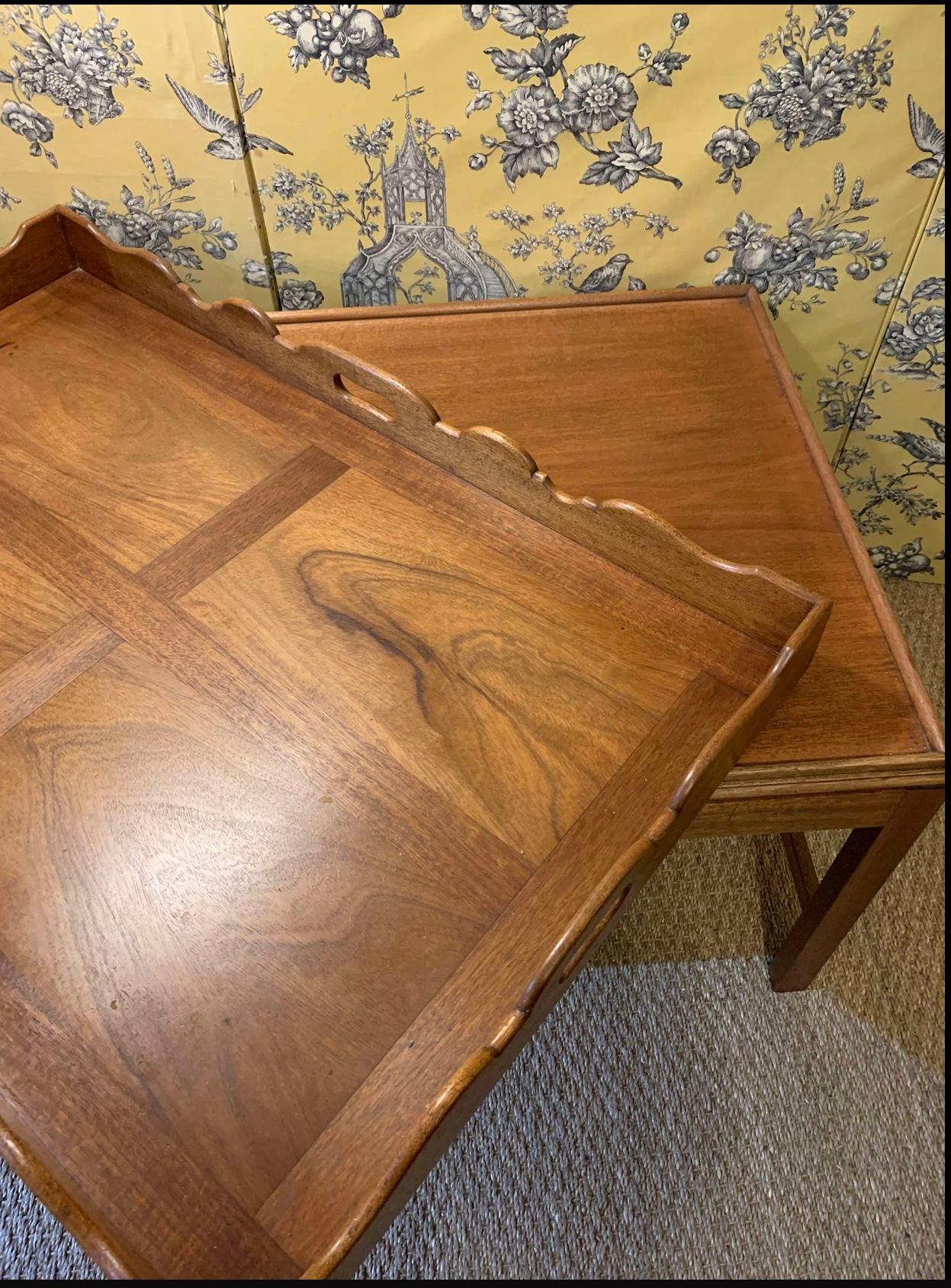 Laiton Table basse des années 1930 en acajou et laiton. en vente