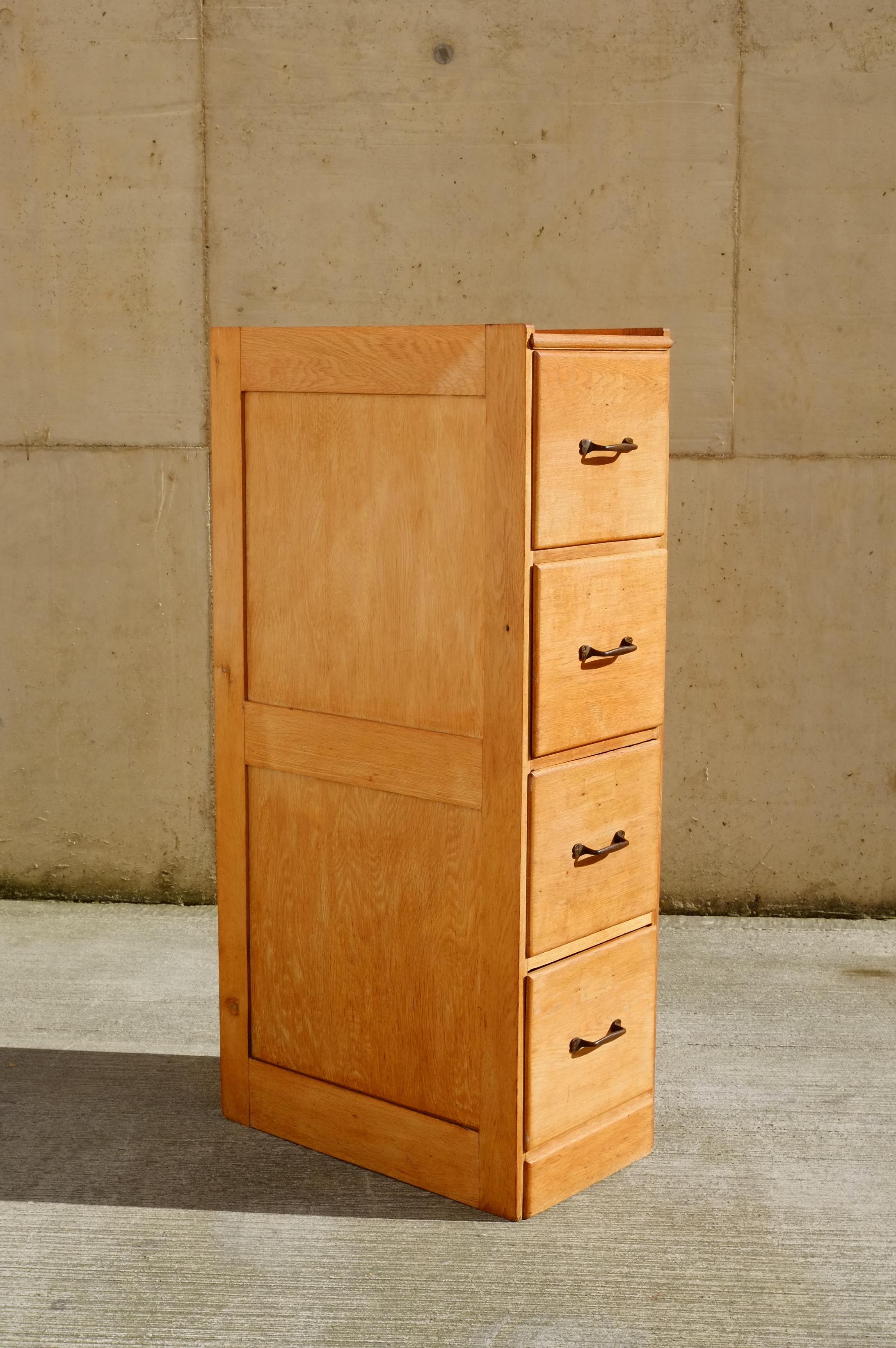 Cassettiera in legno di Oak degli anni '30 in vendita 3