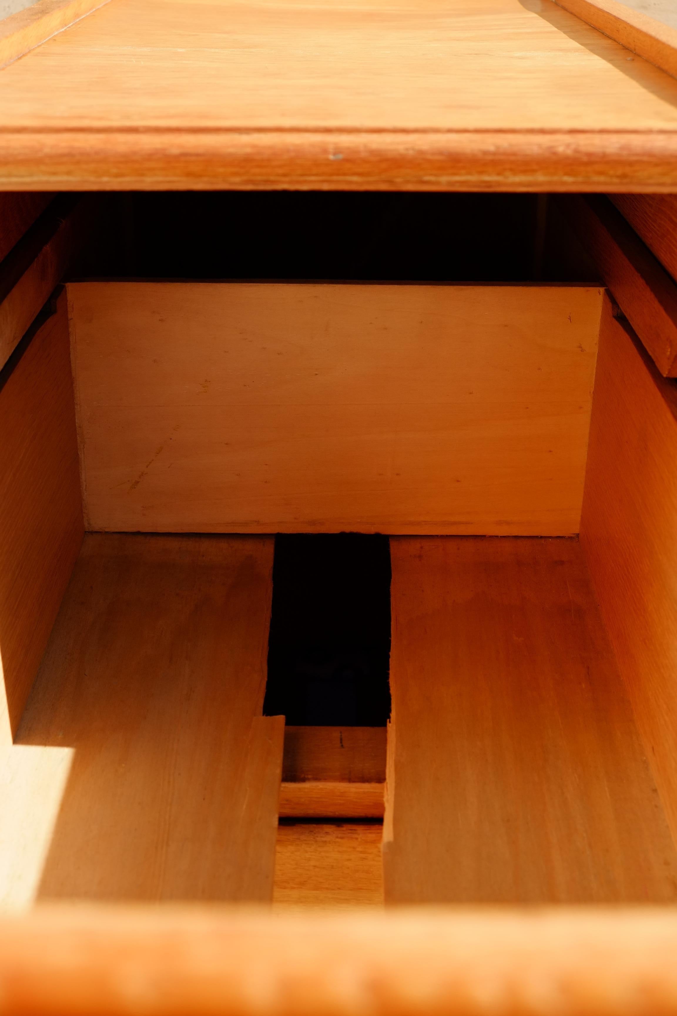 Cassettiera in legno di Oak degli anni '30 in vendita 6