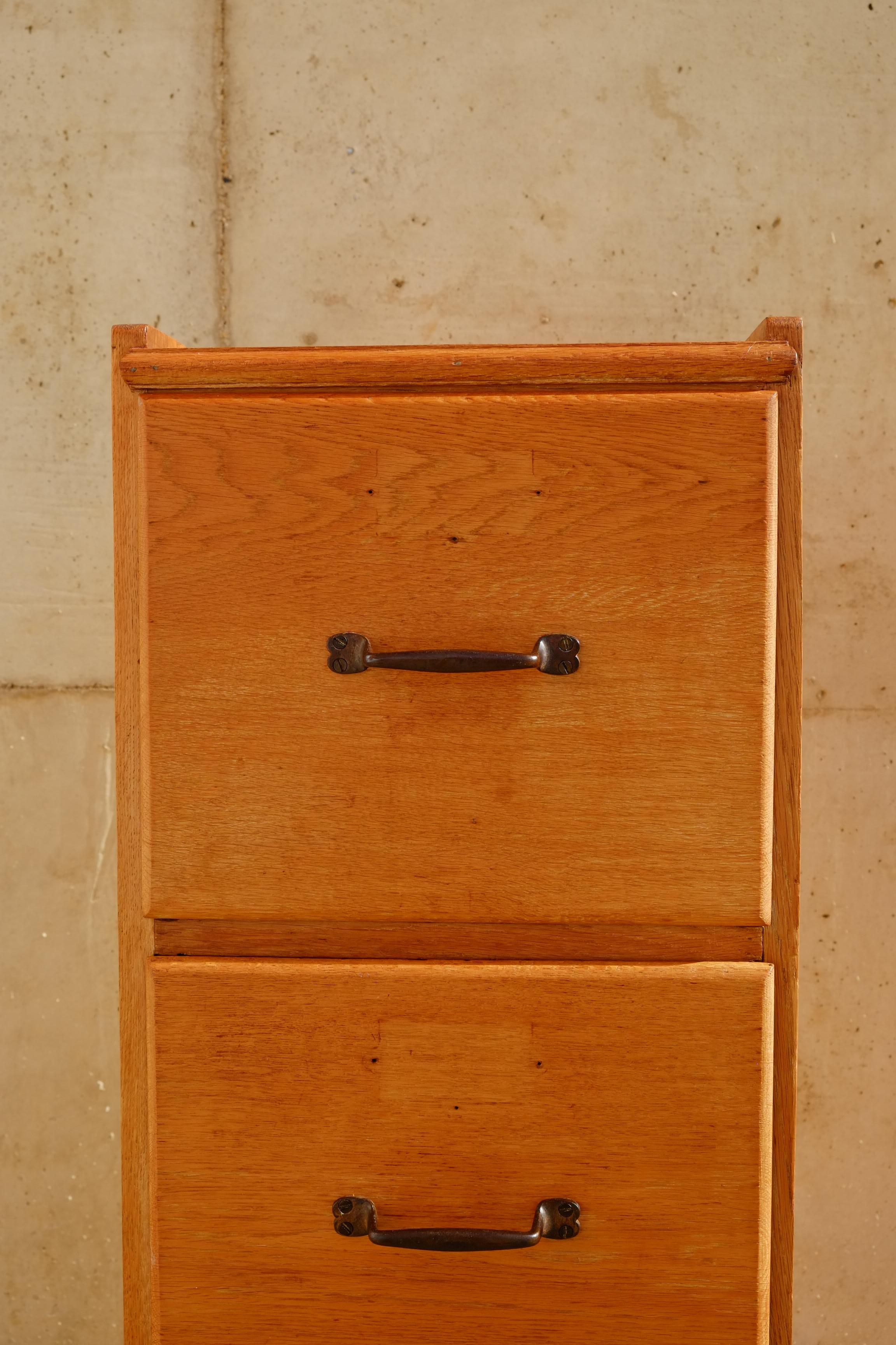 Inglese Cassettiera in legno di Oak degli anni '30 in vendita
