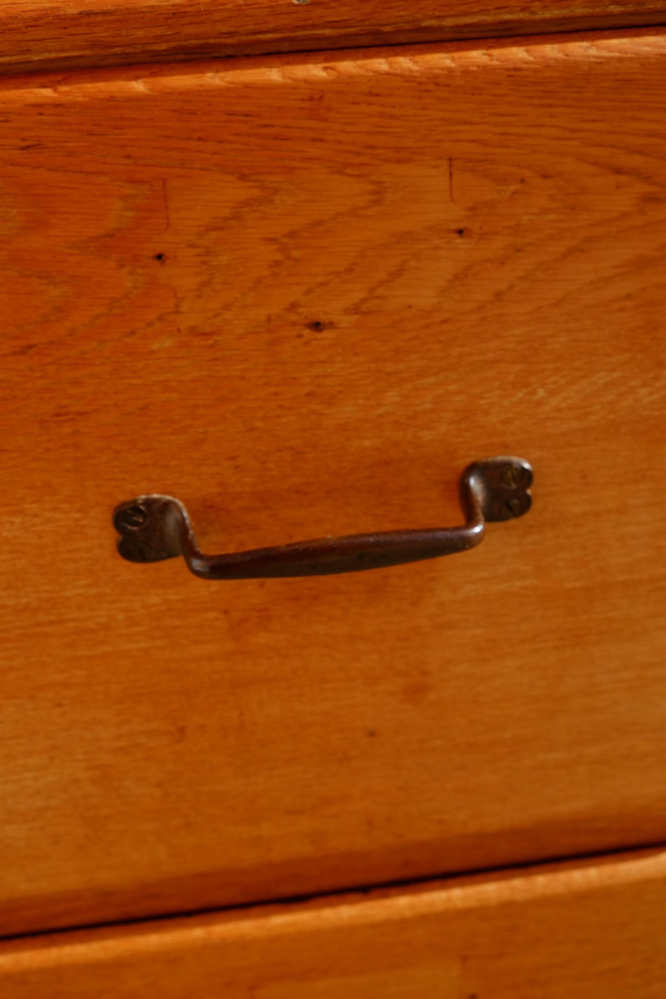 Falegnameria Cassettiera in legno di Oak degli anni '30 in vendita