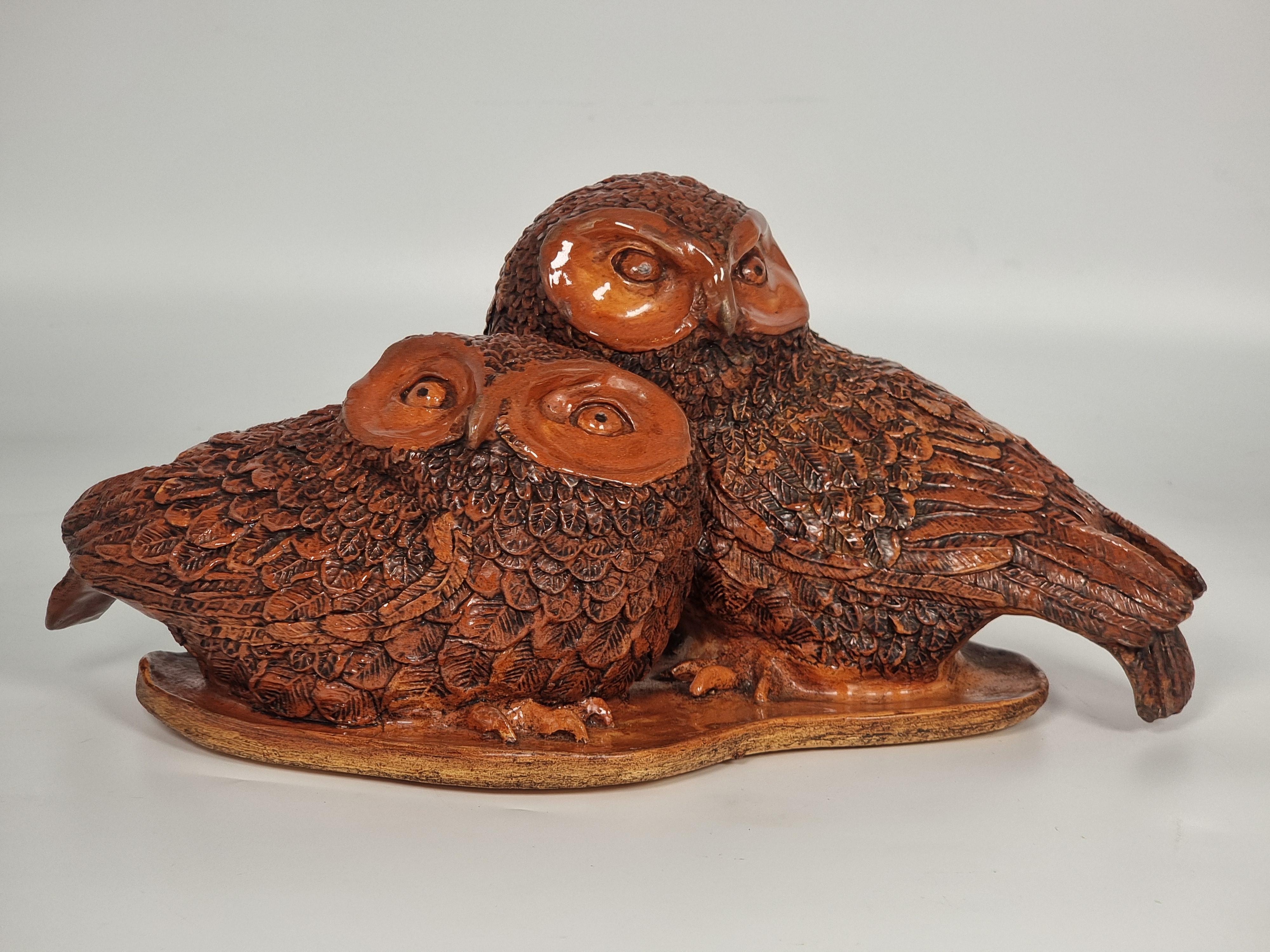 Scultura inglese del 1930 raffigurante una coppia di gufi in ceramica smaltata in vendita 3