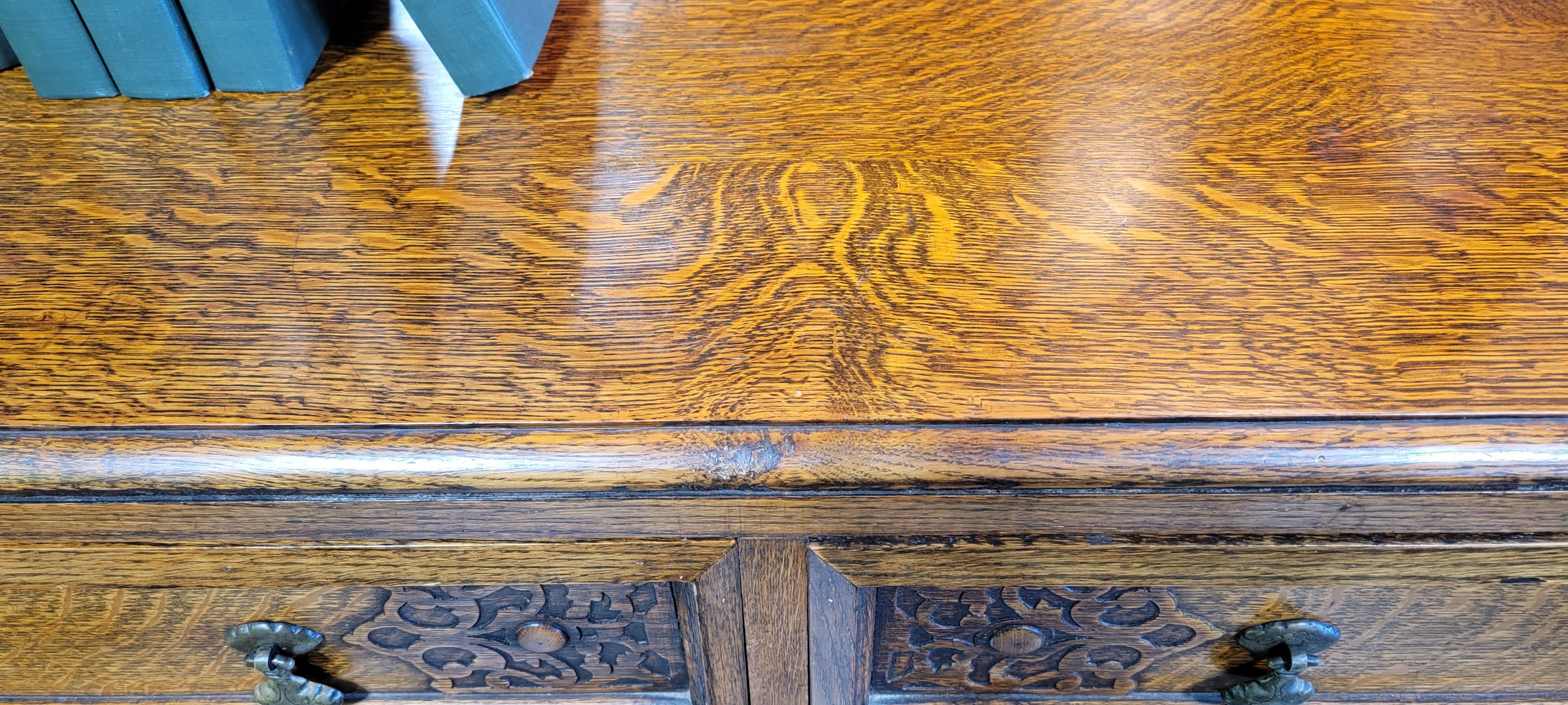 1930's English Tiger Oak Sideboard In Good Condition In Fulton, CA