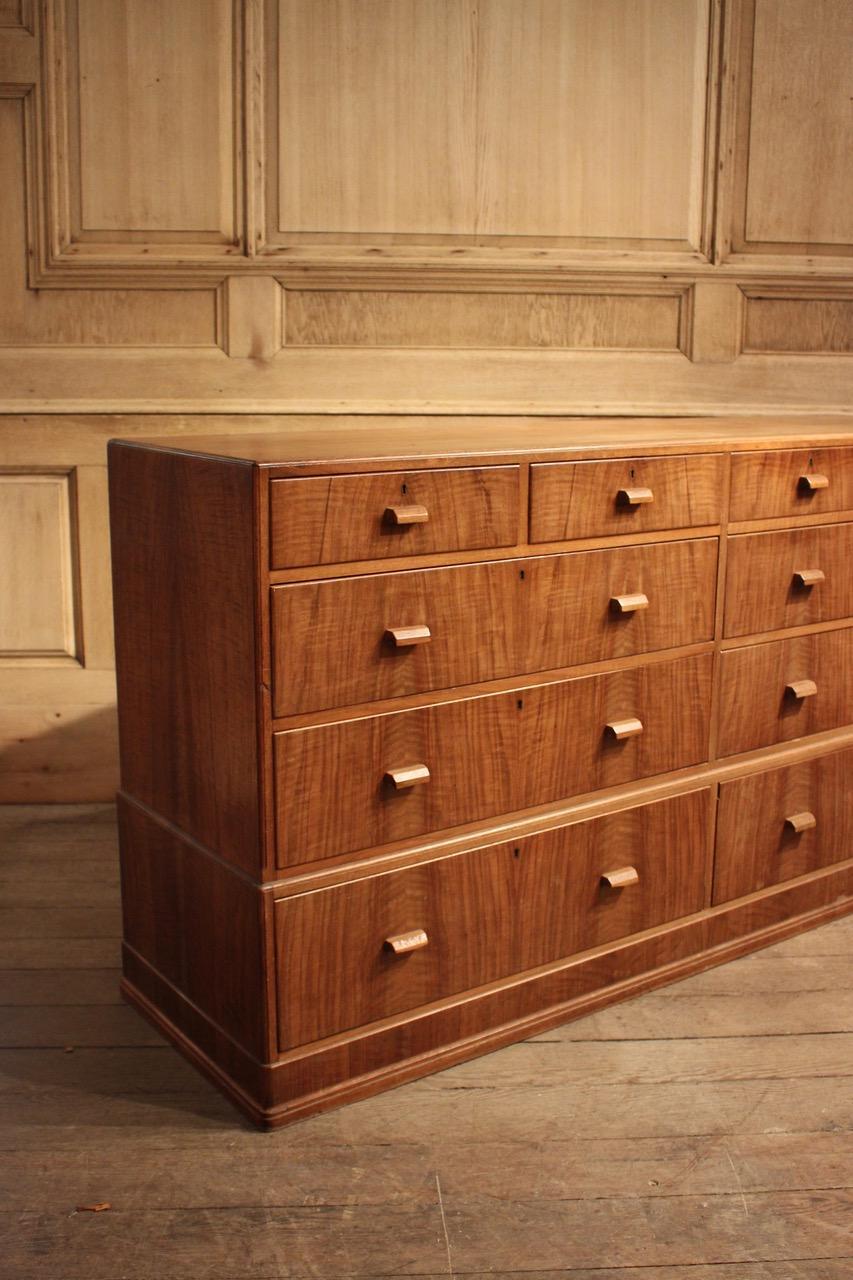 1930s English Walnut and Oak Bank of Drawers In Good Condition In Gloucestershire, GB