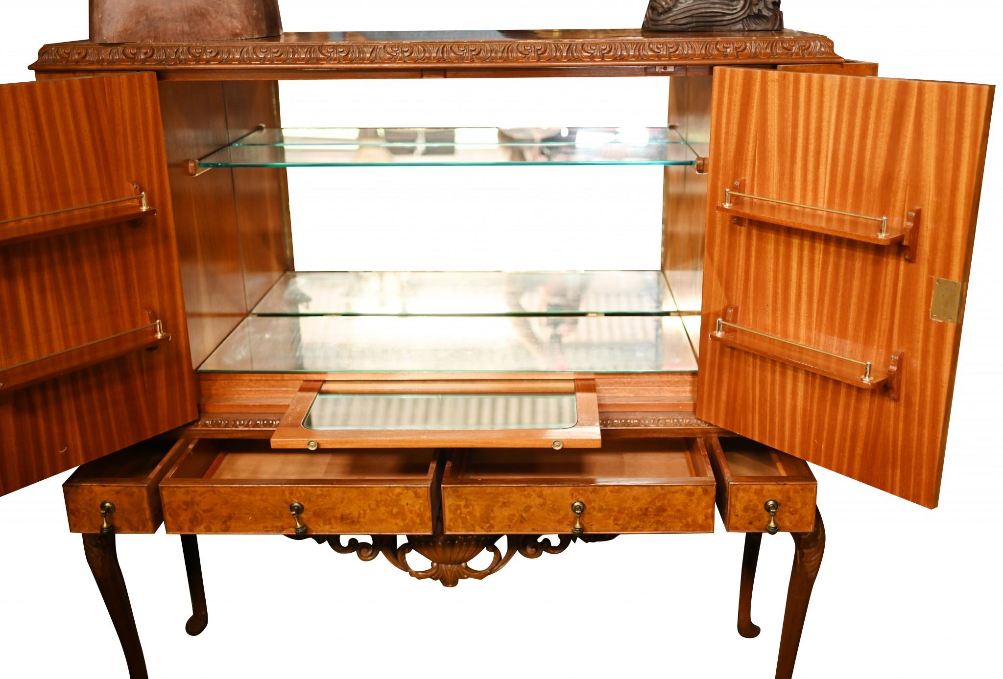 Gorgeous period 1930s Epstein cocktail cabinet
Hand crafted from walnut with ormolu fixtures
Features four compartments
Big piece with lots of storage
Top features the mirror lined drinks making section.

