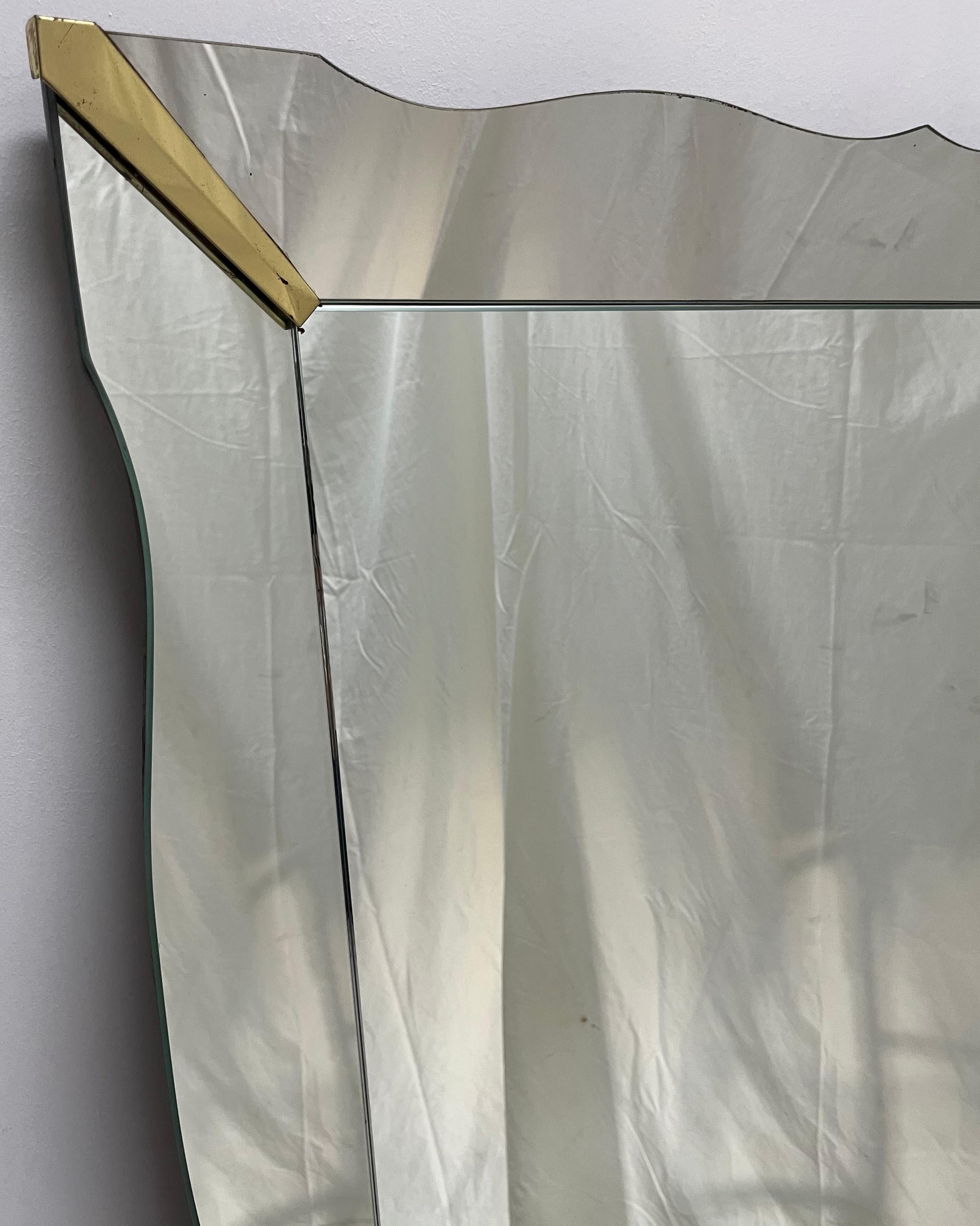 1930s Era Art Deco Scalloped Edge Mirror Miroir encadré Bon état - En vente à San Gabriel, CA