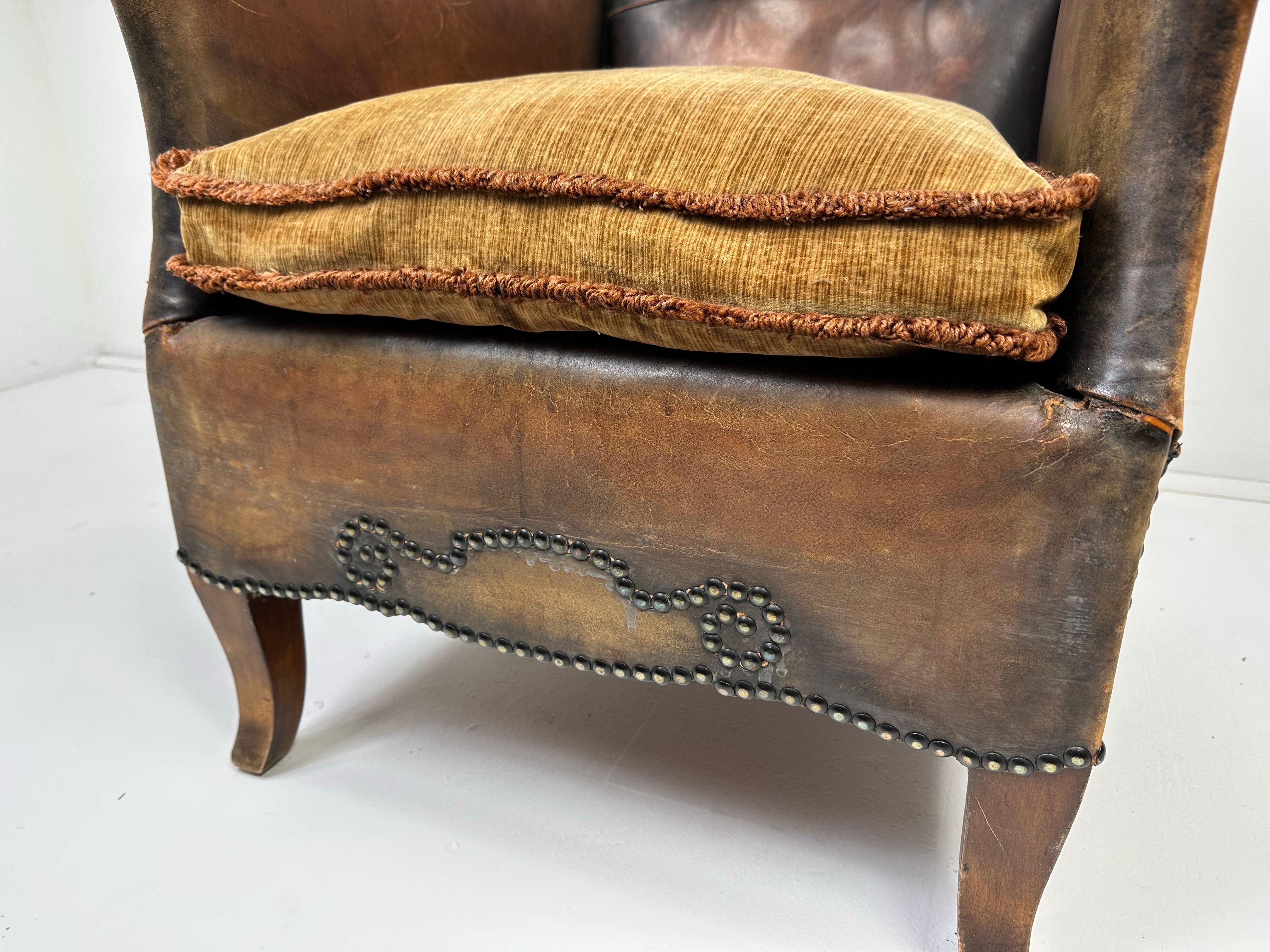 Chaise longue européenne en cuir des années 1930 Bon état - En vente à Turners Falls, MA