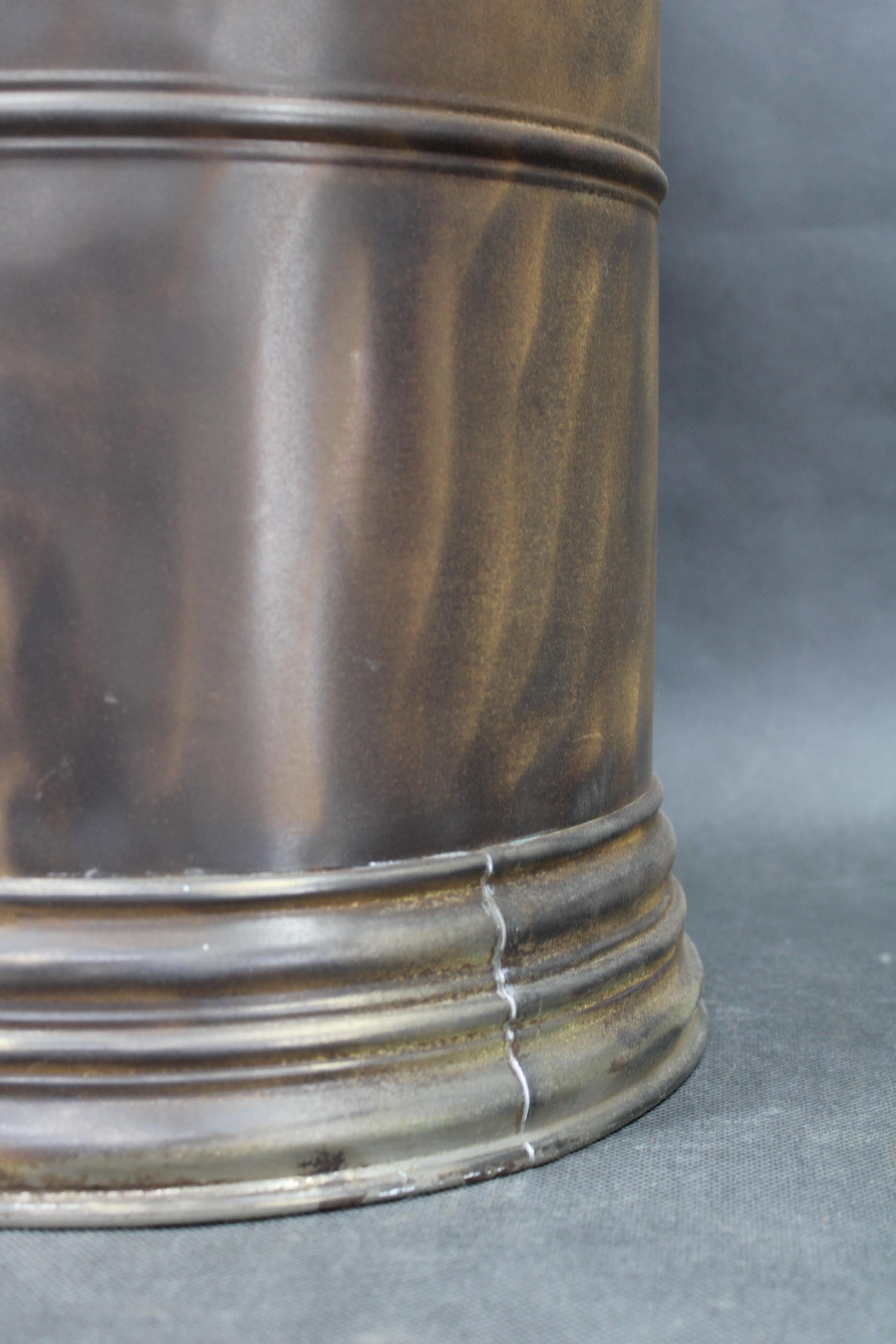 Barattolo dosatore di caffè in metallo degli anni '30 con patina invecchiata in vendita 5