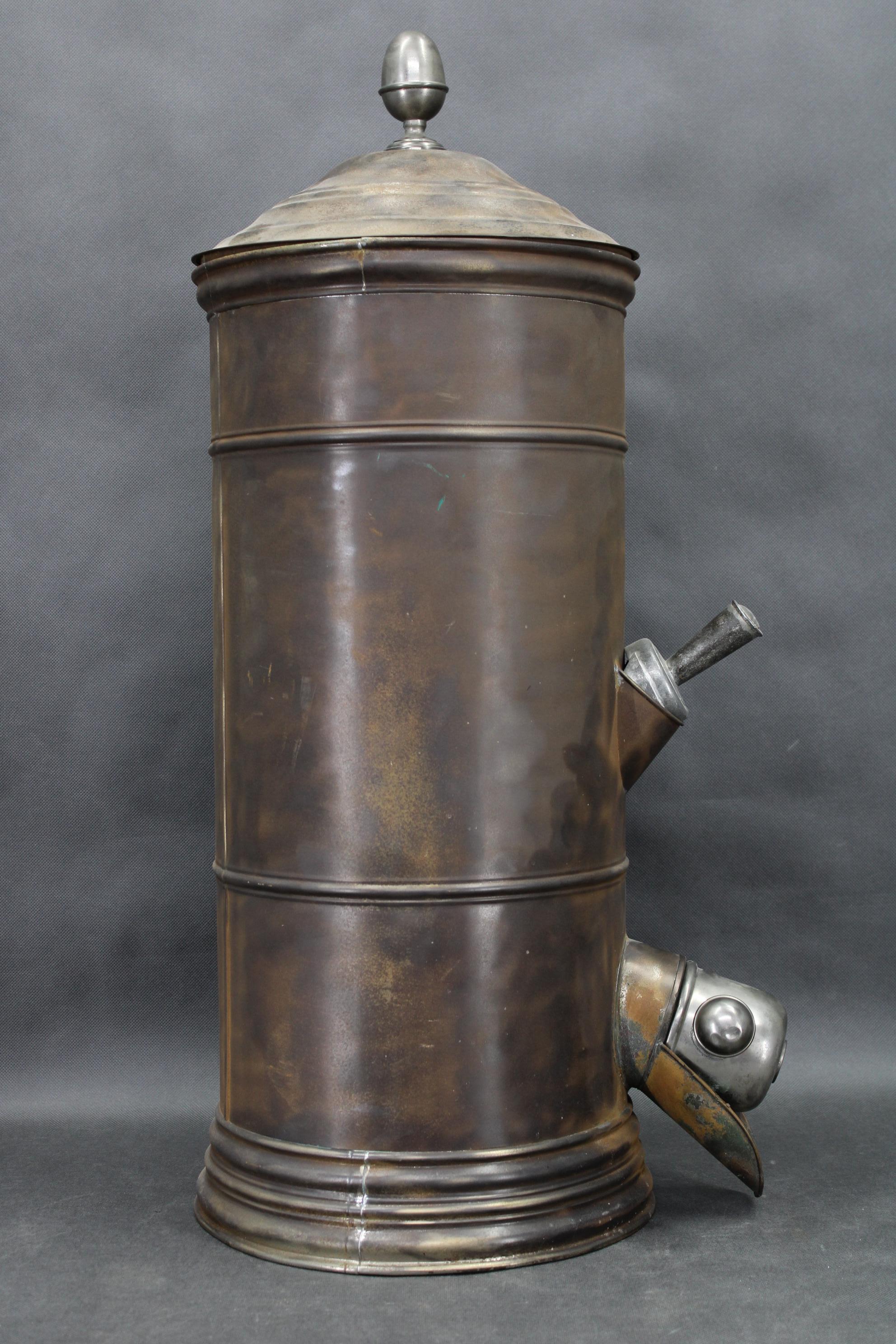 Barattolo dosatore di caffè in metallo degli anni '30 con patina invecchiata in vendita 6