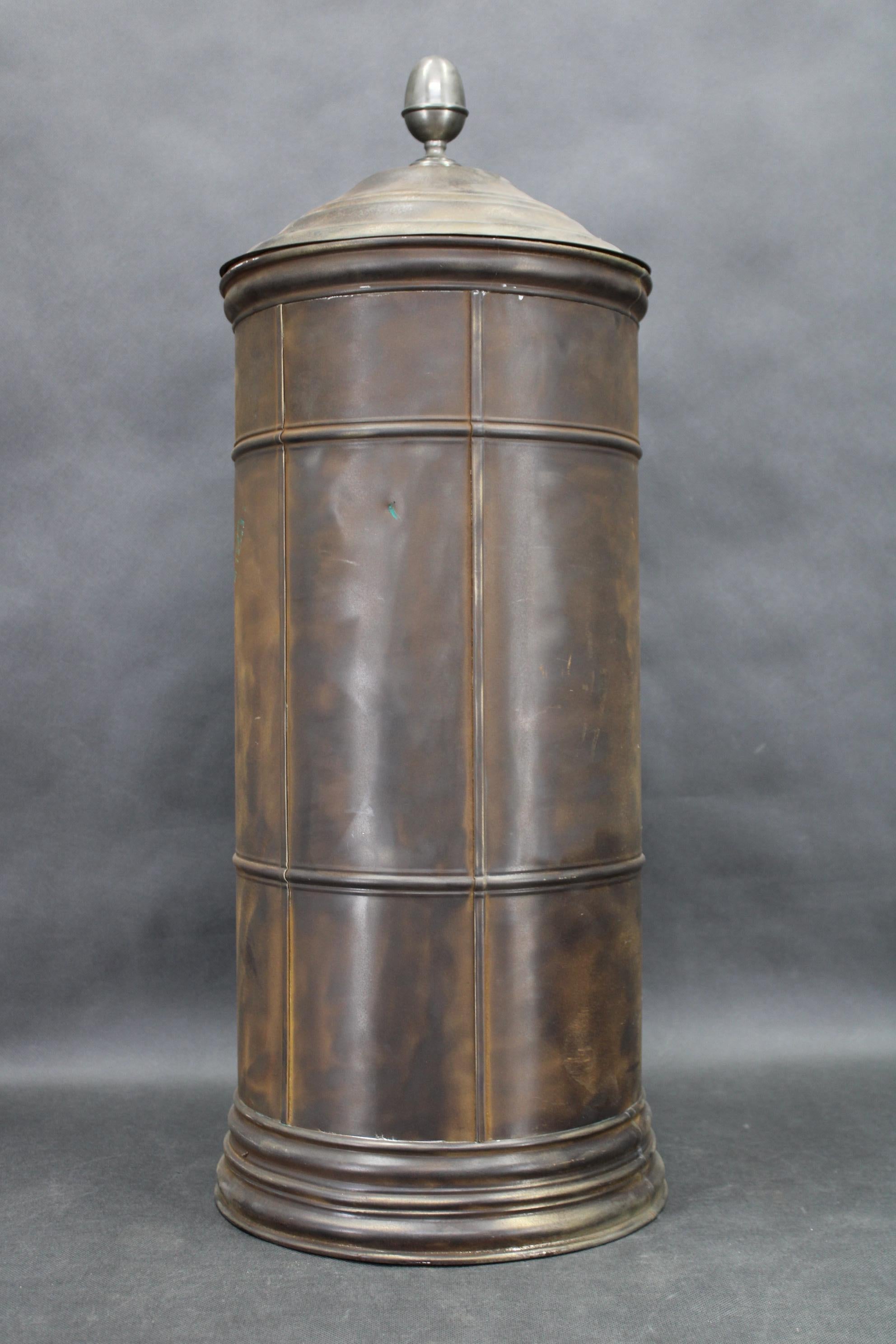 Barattolo dosatore di caffè in metallo degli anni '30 con patina invecchiata in vendita 7