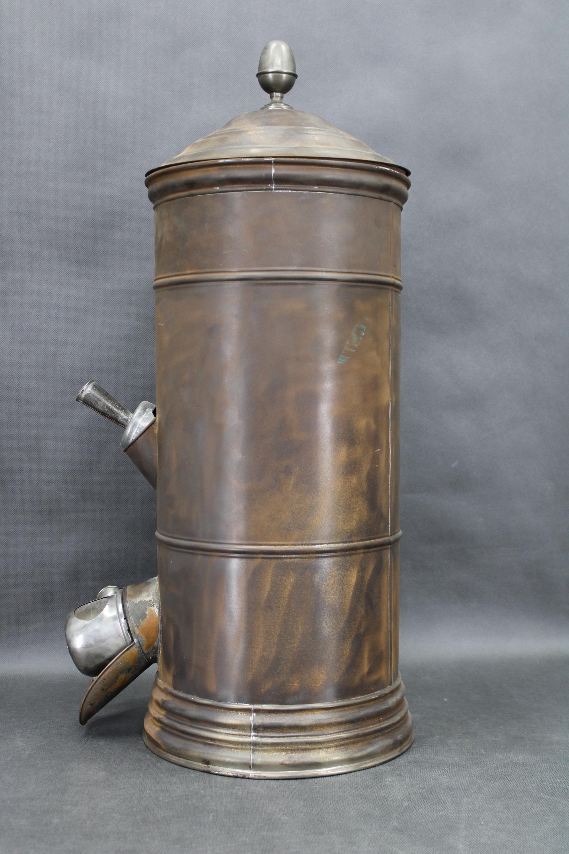 Barattolo dosatore di caffè in metallo degli anni '30 con patina invecchiata in vendita 8