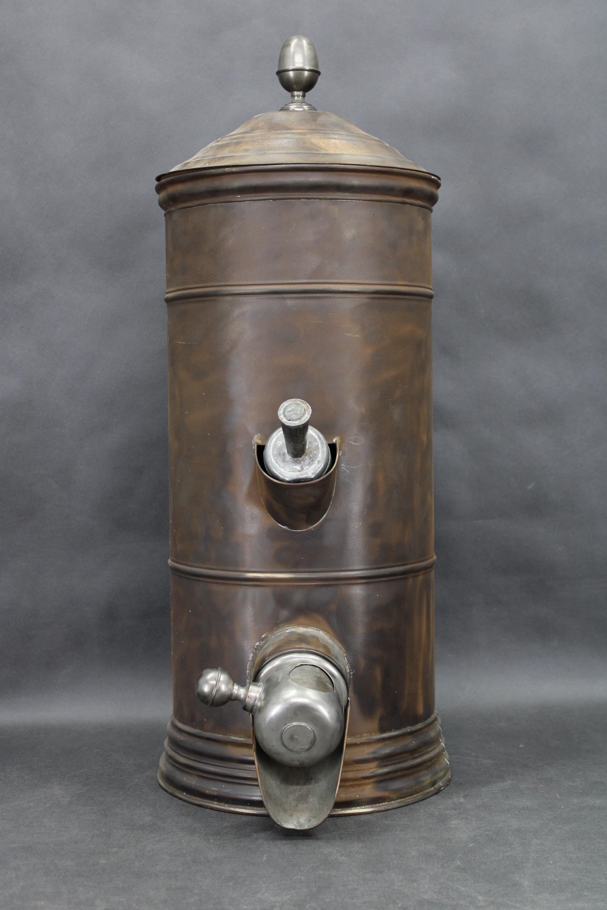 Barattolo dosatore di caffè in metallo degli anni '30 con patina invecchiata in vendita 9