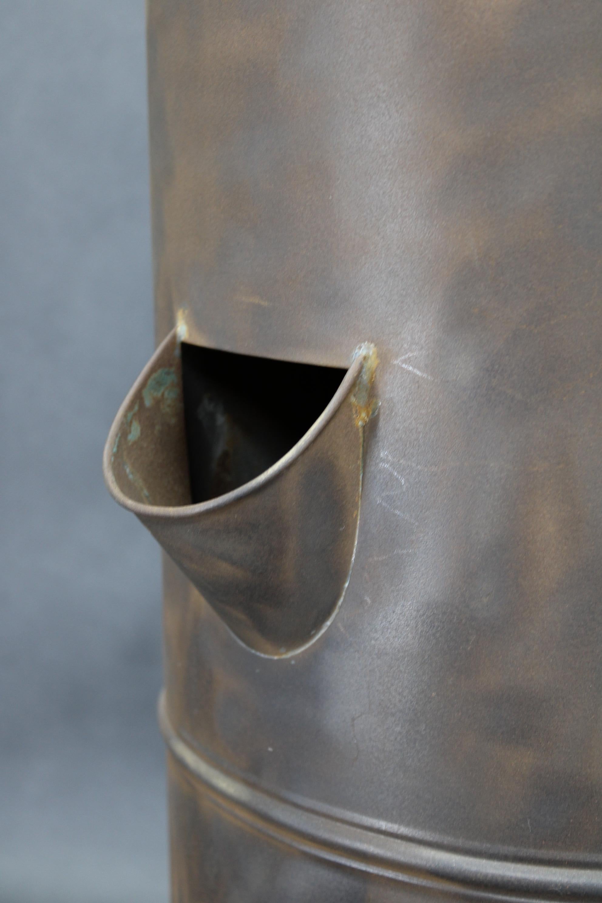 Metà XX secolo Barattolo dosatore di caffè in metallo degli anni '30 con patina invecchiata in vendita