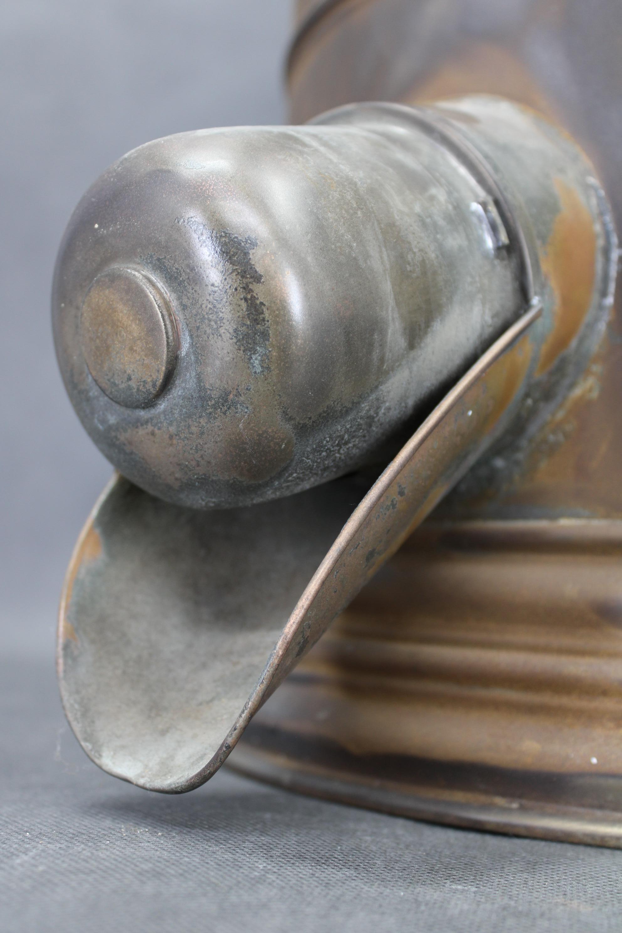 Barattolo dosatore di caffè in metallo degli anni '30 con patina invecchiata in vendita 3