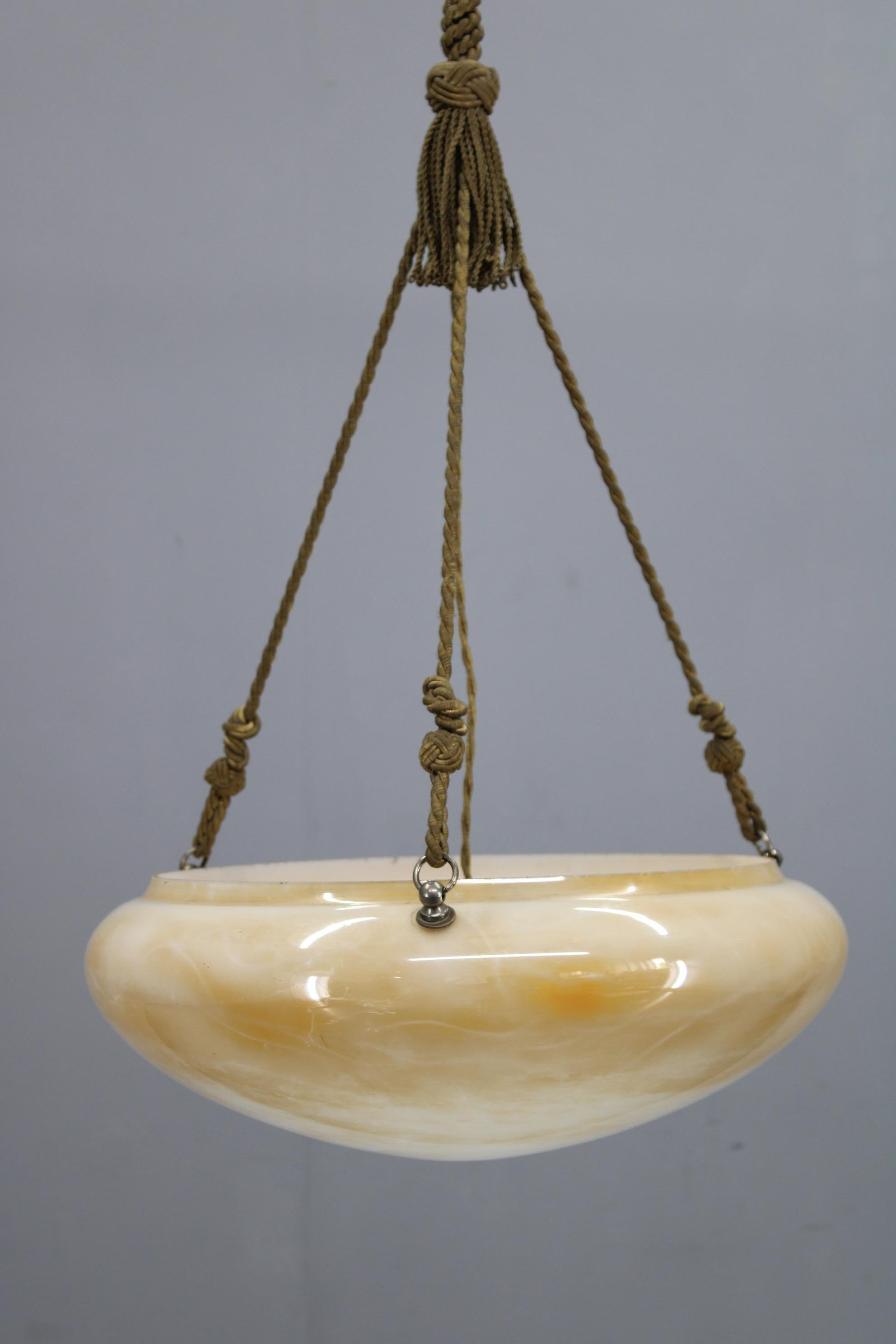 Lampada a sospensione della Secessione Europea-Art Deco degli anni '30 con sospensione a corda e vetro in vendita 4