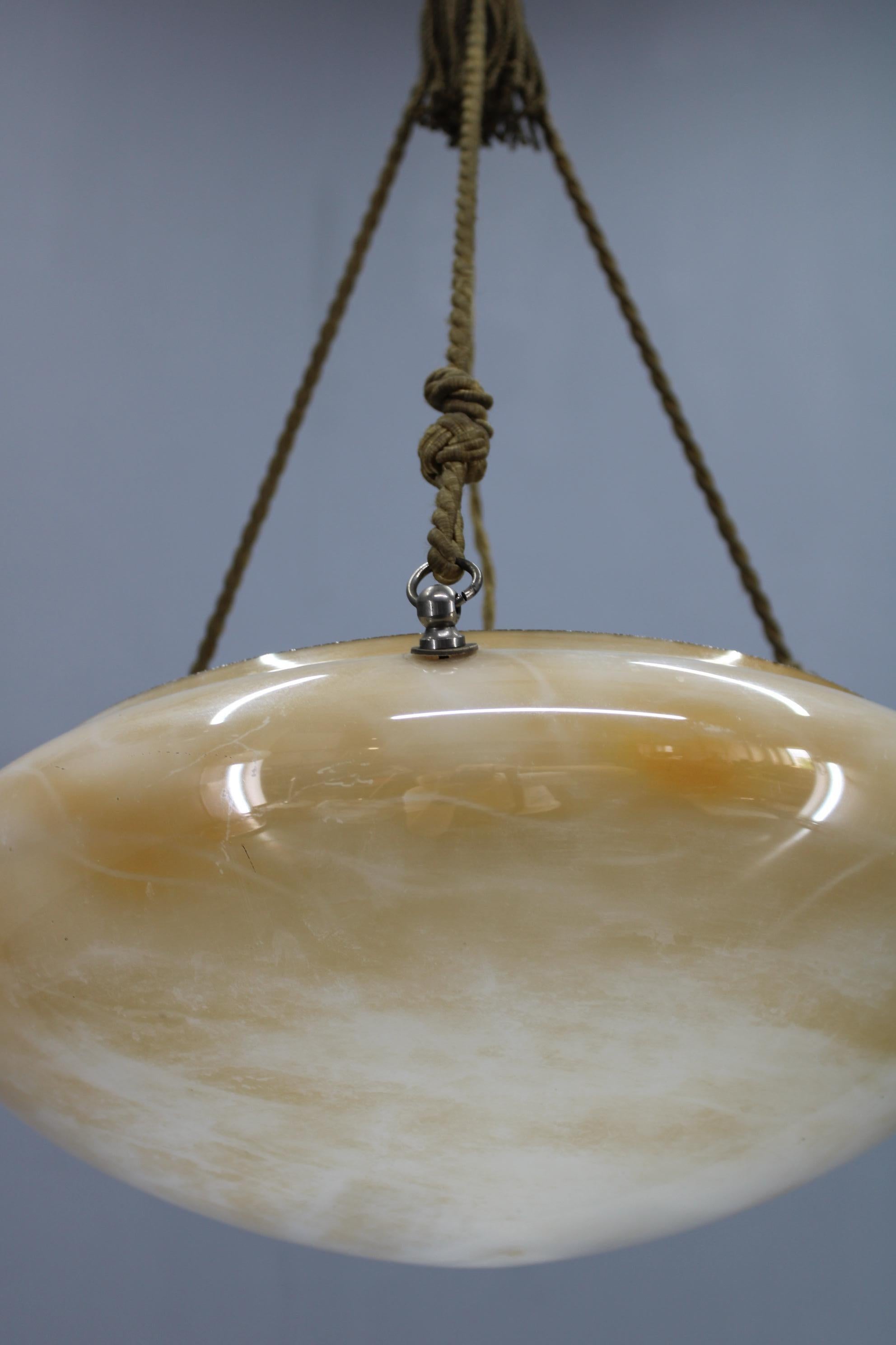 Lucidato Lampada a sospensione della Secessione Europea-Art Deco degli anni '30 con sospensione a corda e vetro in vendita