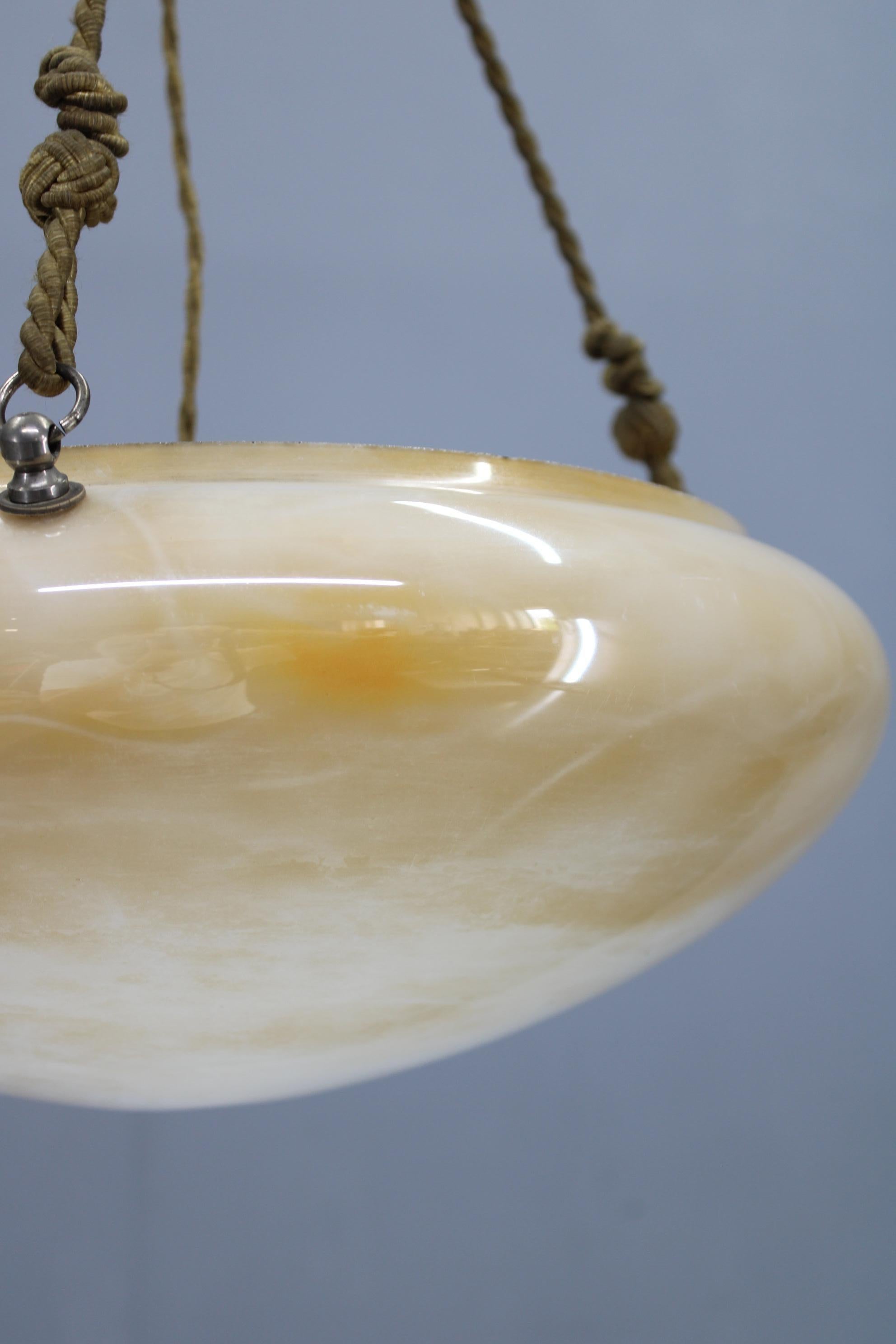 Lampada a sospensione della Secessione Europea-Art Deco degli anni '30 con sospensione a corda e vetro In condizioni buone in vendita a Praha, CZ