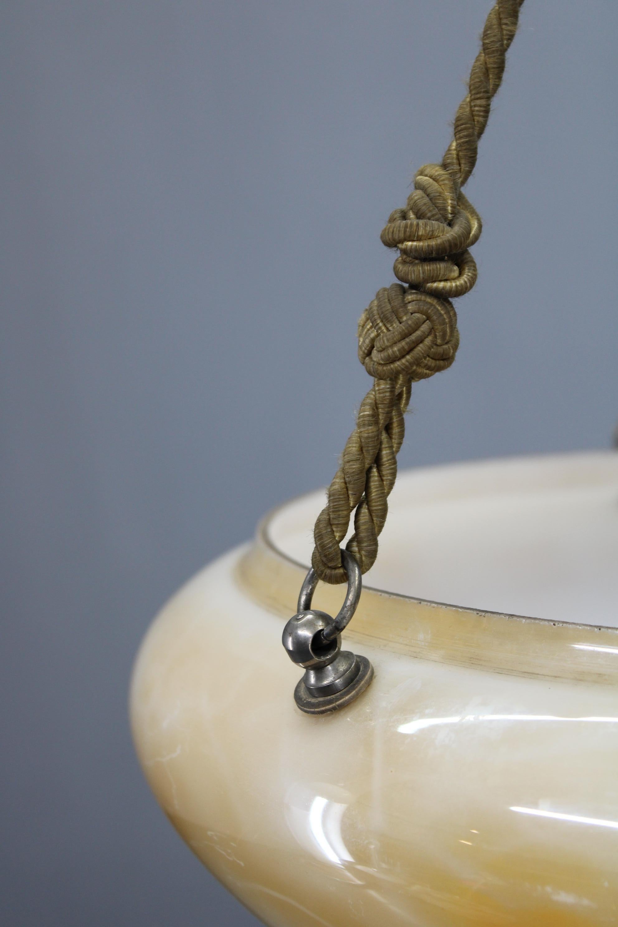 Lampada a sospensione della Secessione Europea-Art Deco degli anni '30 con sospensione a corda e vetro in vendita 2