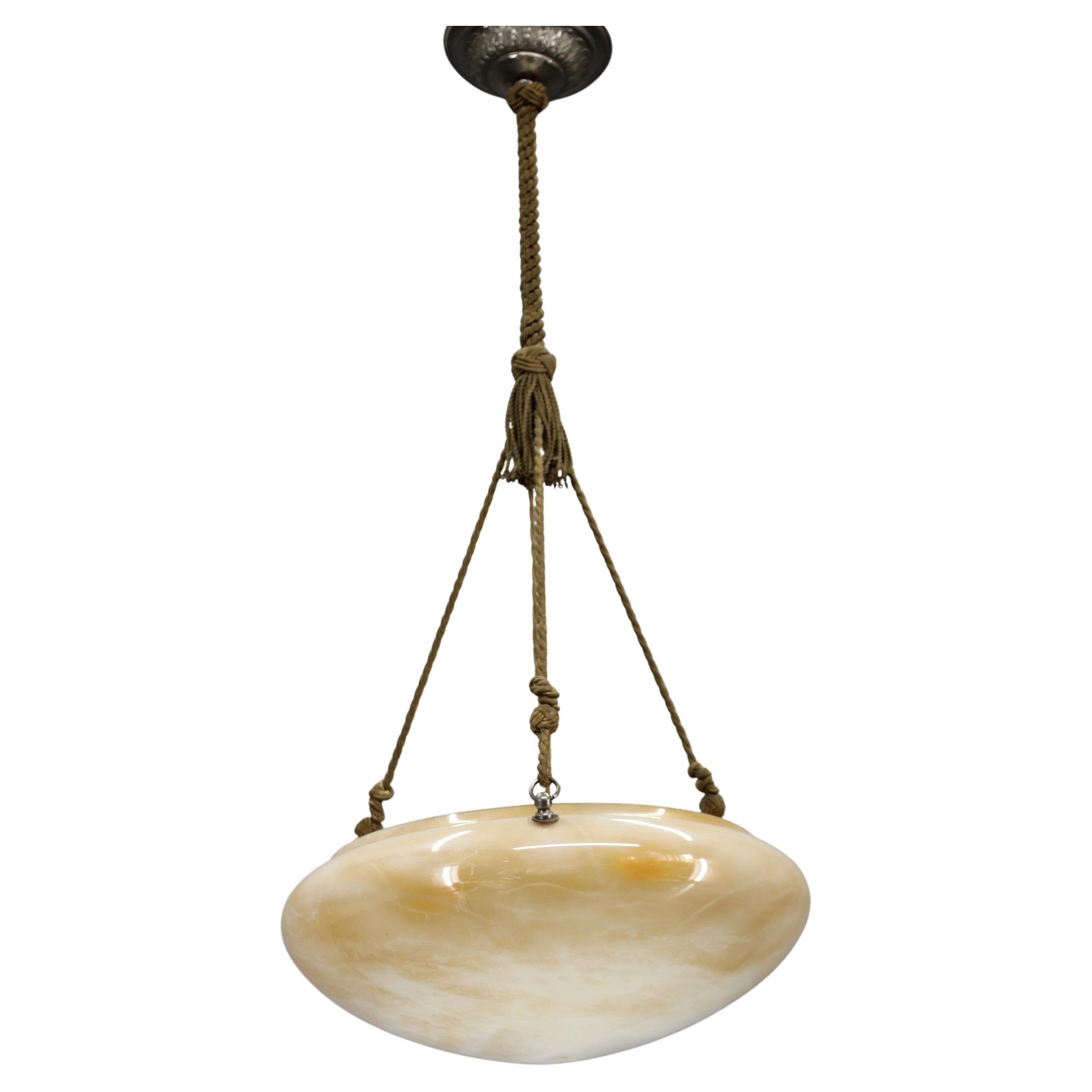 Lampada a sospensione della Secessione Europea-Art Deco degli anni 
30 con sospensione a corda e vetro in vendita
