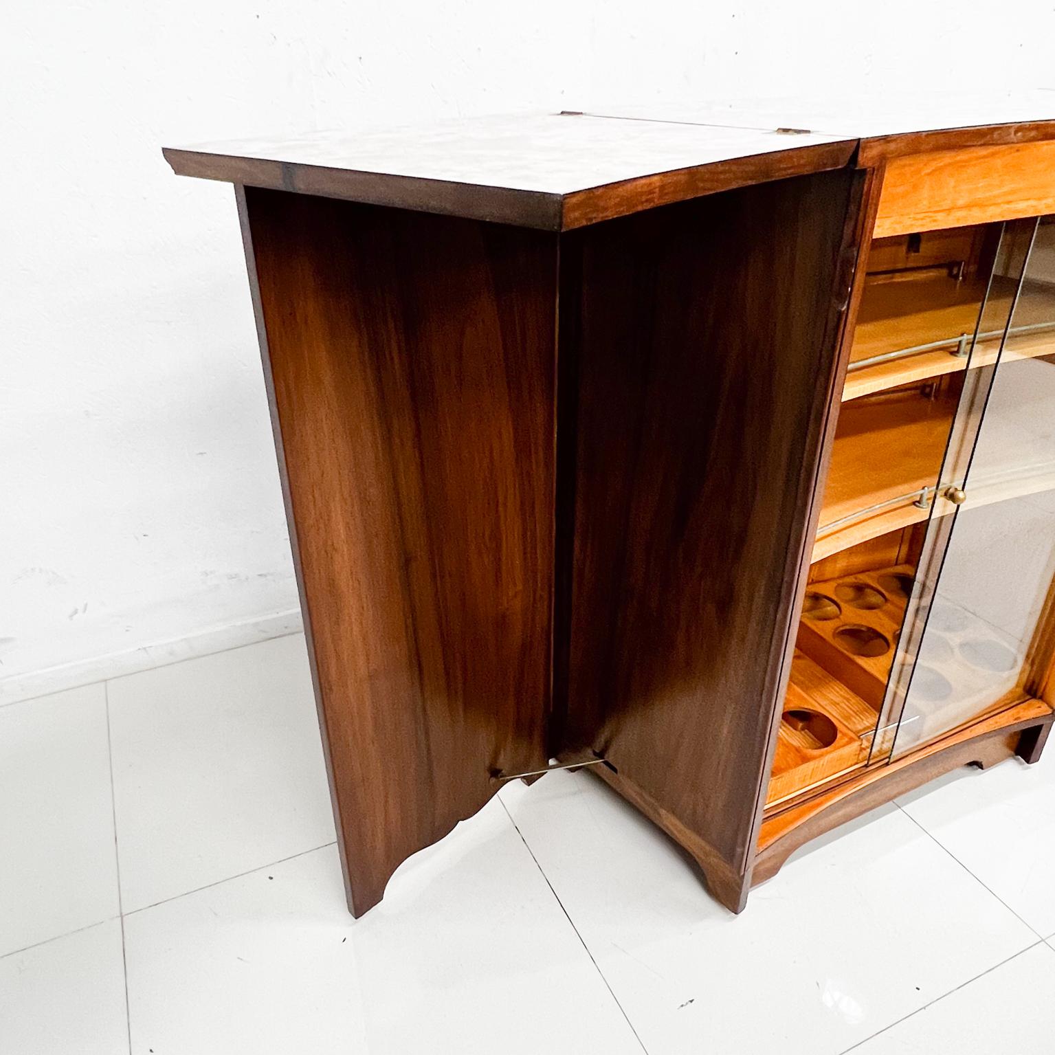 1930s Exquisite English Art Deco Cocktail Dry Bar Burlwood and Walnut 9