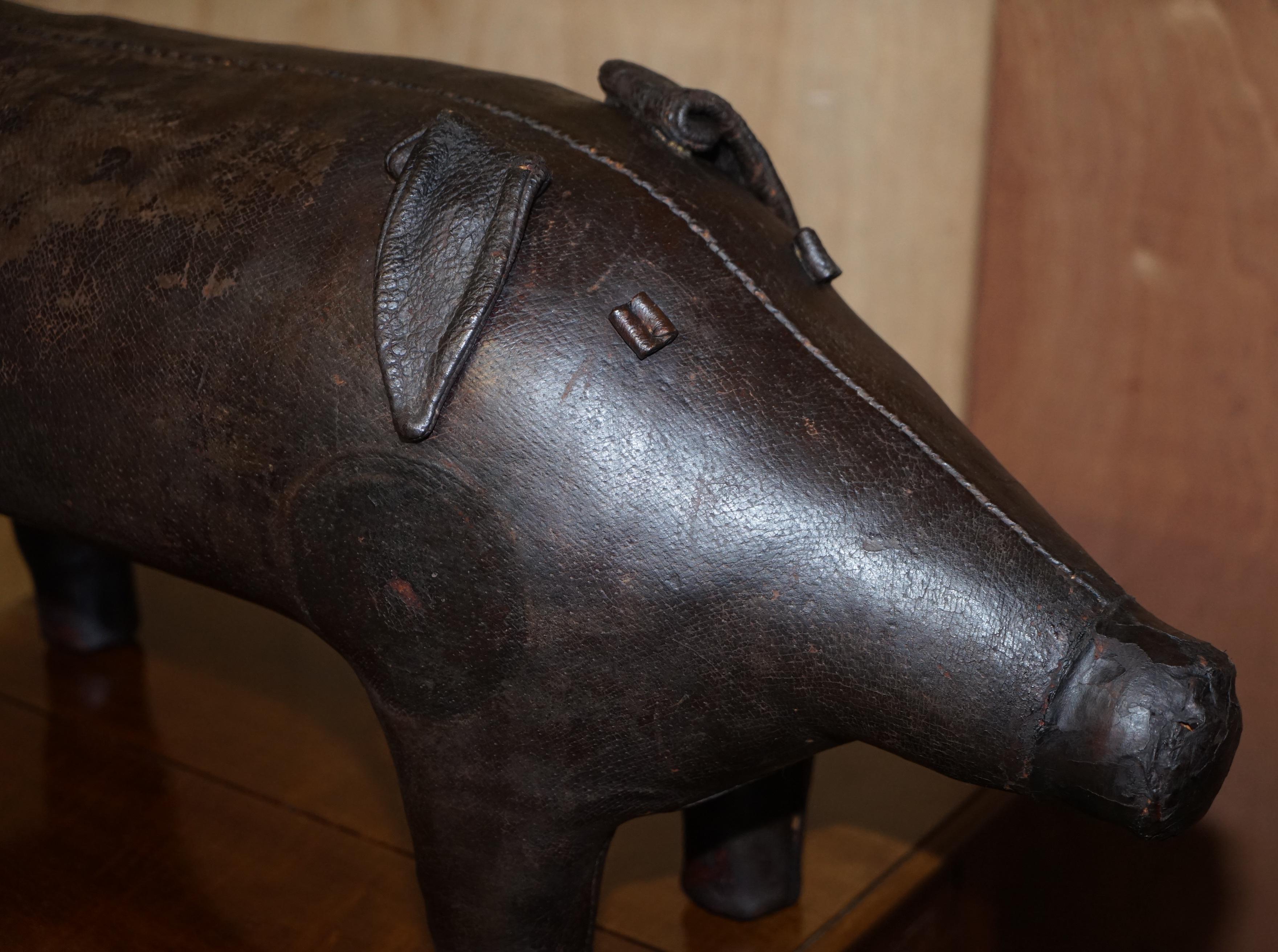 Très grand tabouret en cuir marron pour cochon de Liberty of London des années 1930 en vente 9