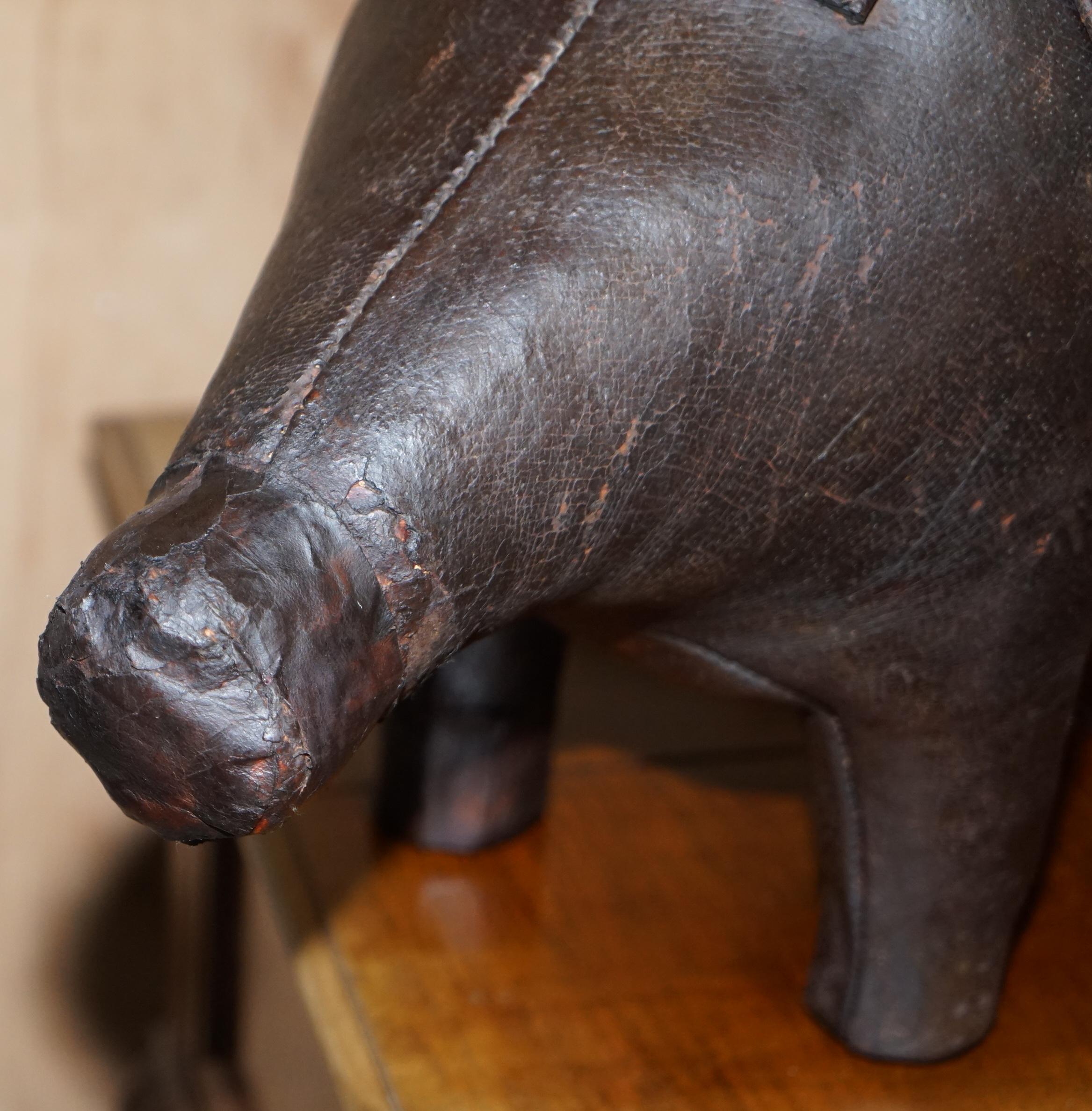 Fait main Très grand tabouret en cuir marron pour cochon de Liberty of London des années 1930 en vente