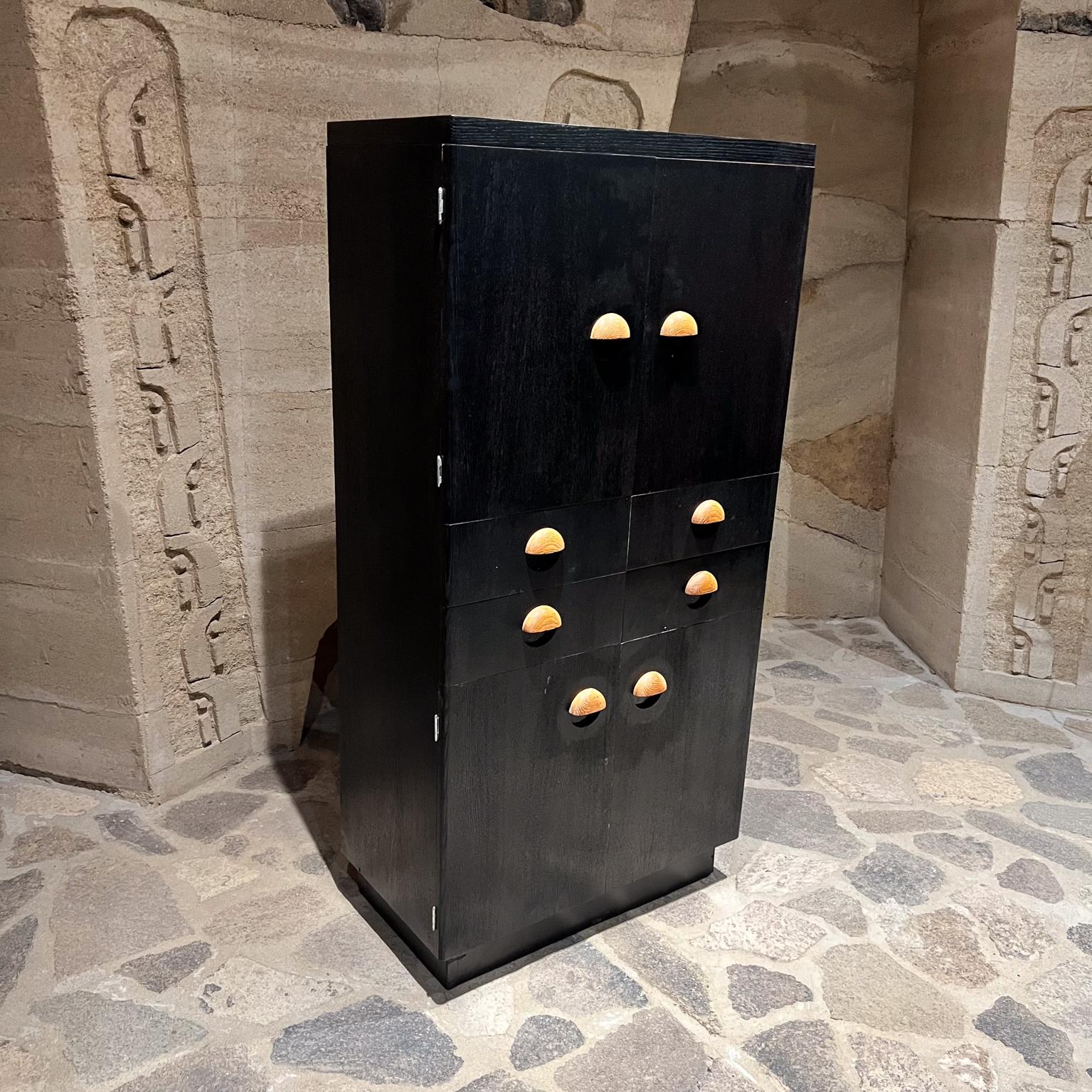 1930 Favoloso Art Deco Ebonizzato Cabinet Dry Bar in Oak In condizioni buone in vendita a Chula Vista, CA
