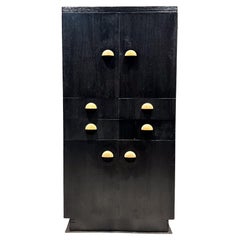 1930s Fabuloso Art Decó Gabinete Alto Ebonizado Barra Seca en Roble