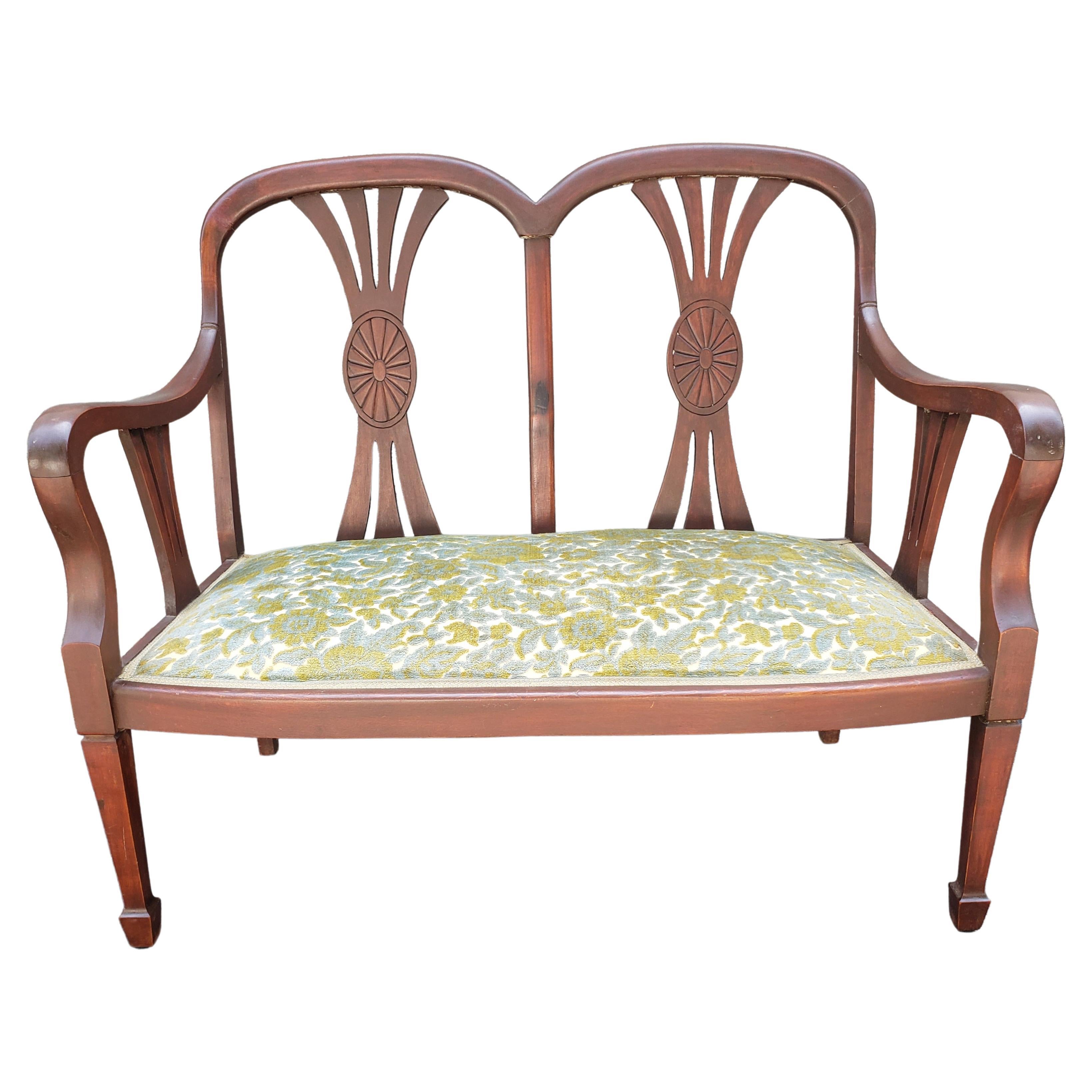 1930s Federal Style Mahogany and Crewel Upholstered Settee in good condition. 
Measures 44