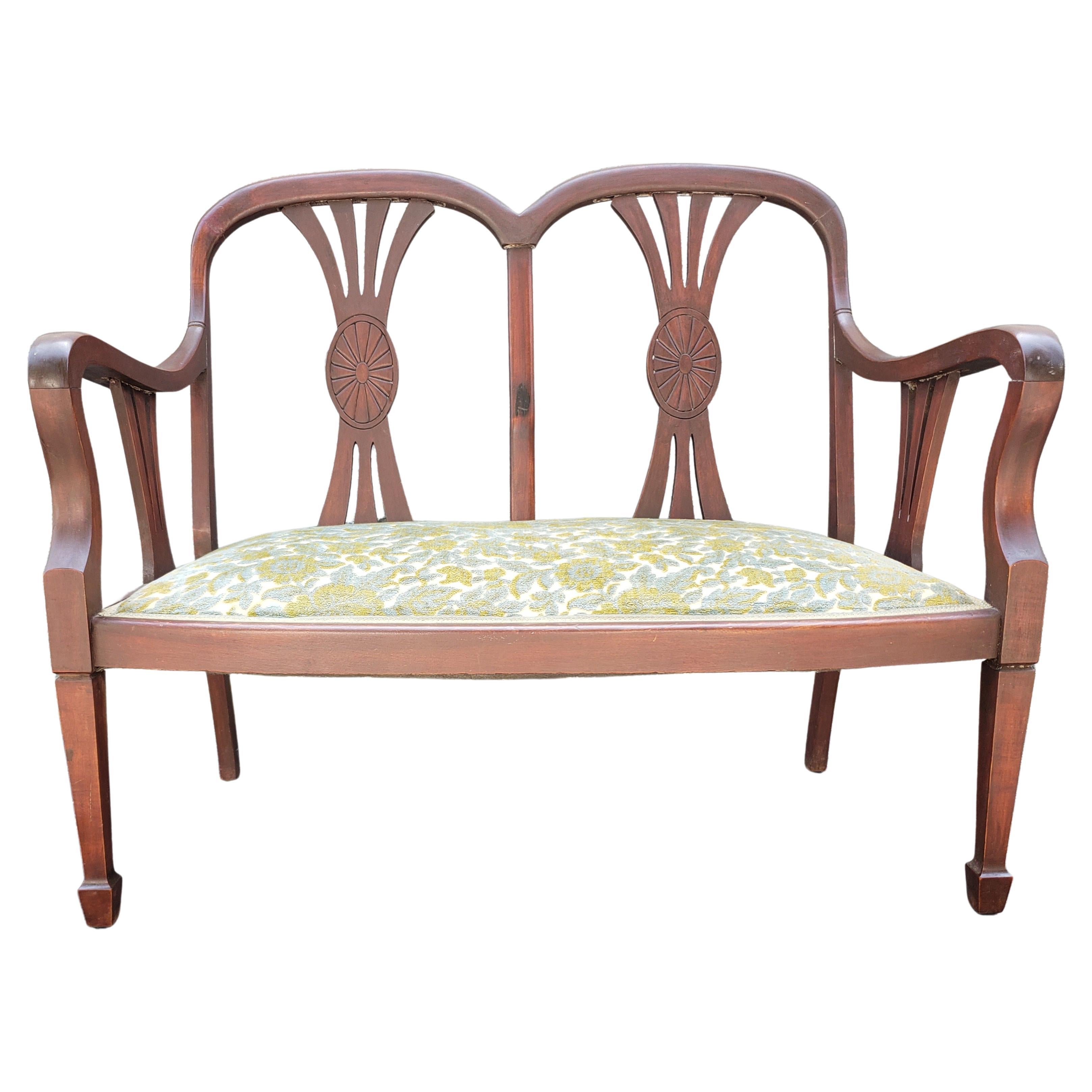 1930s Federal Style Mahogany and Crewel Upholstered Settee For Sale