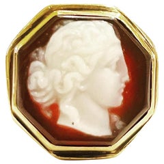 18 Karat Gelbgold Siegelring mit rosa Intaglio-Ring, Sardonyx-Kamee, weibliches Profil, 1930er Jahre