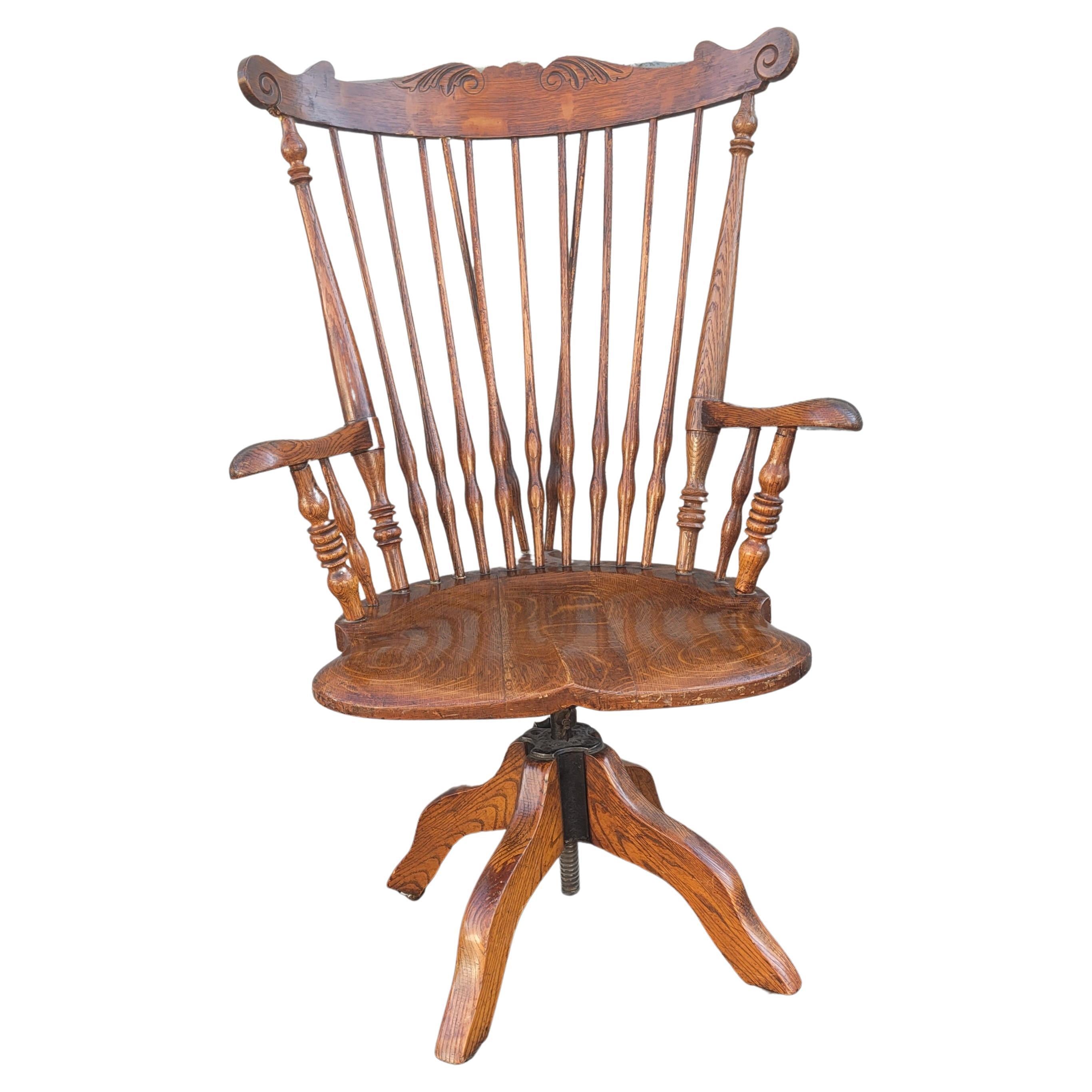 1930s Fiddleback Oak Windsor Style Tilting and Rolling Desk Chair W/ Saddle Seat For Sale