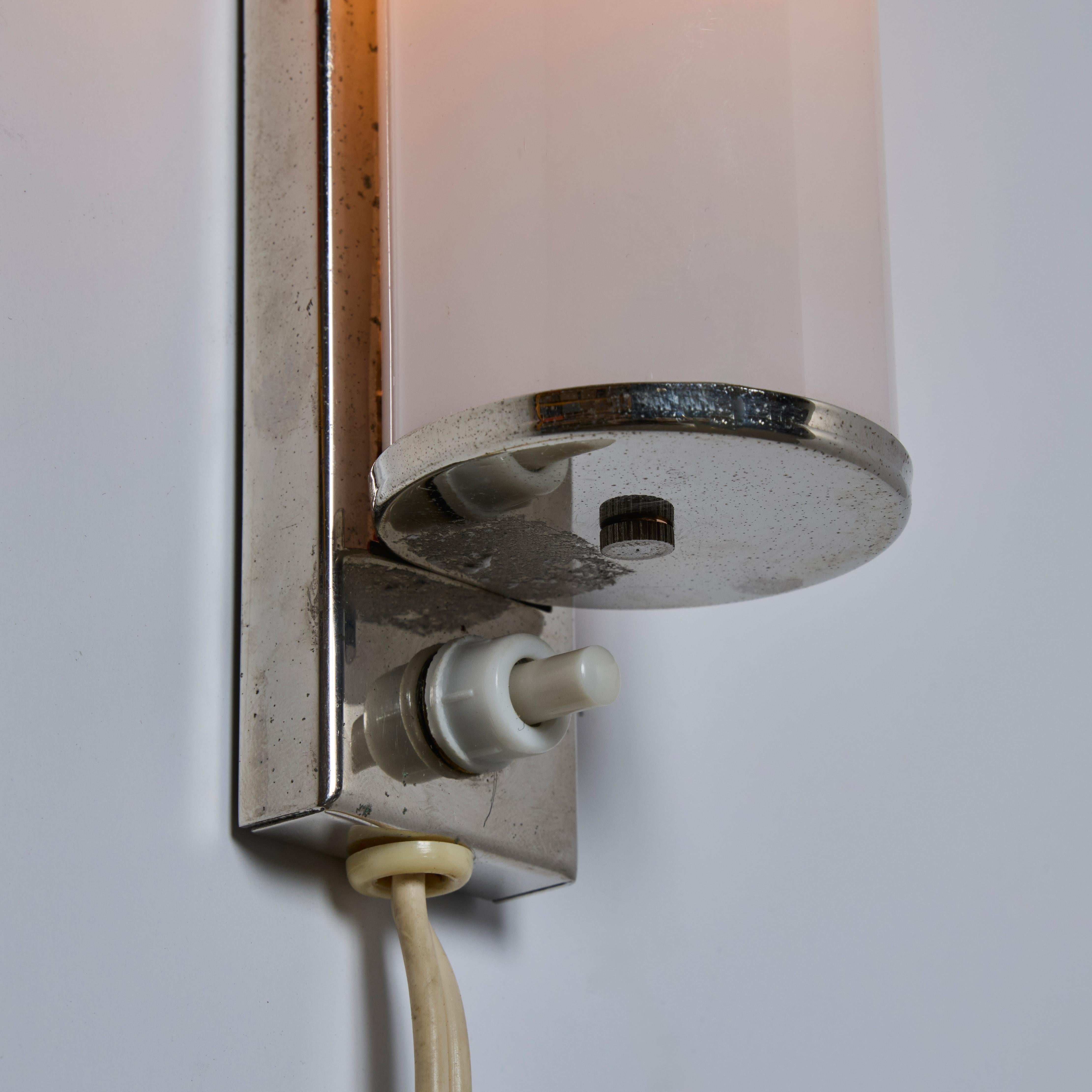 Lampe murale finlandaise cylindrique en verre des années 1930 à la manière de Paavo Tynell en vente 3