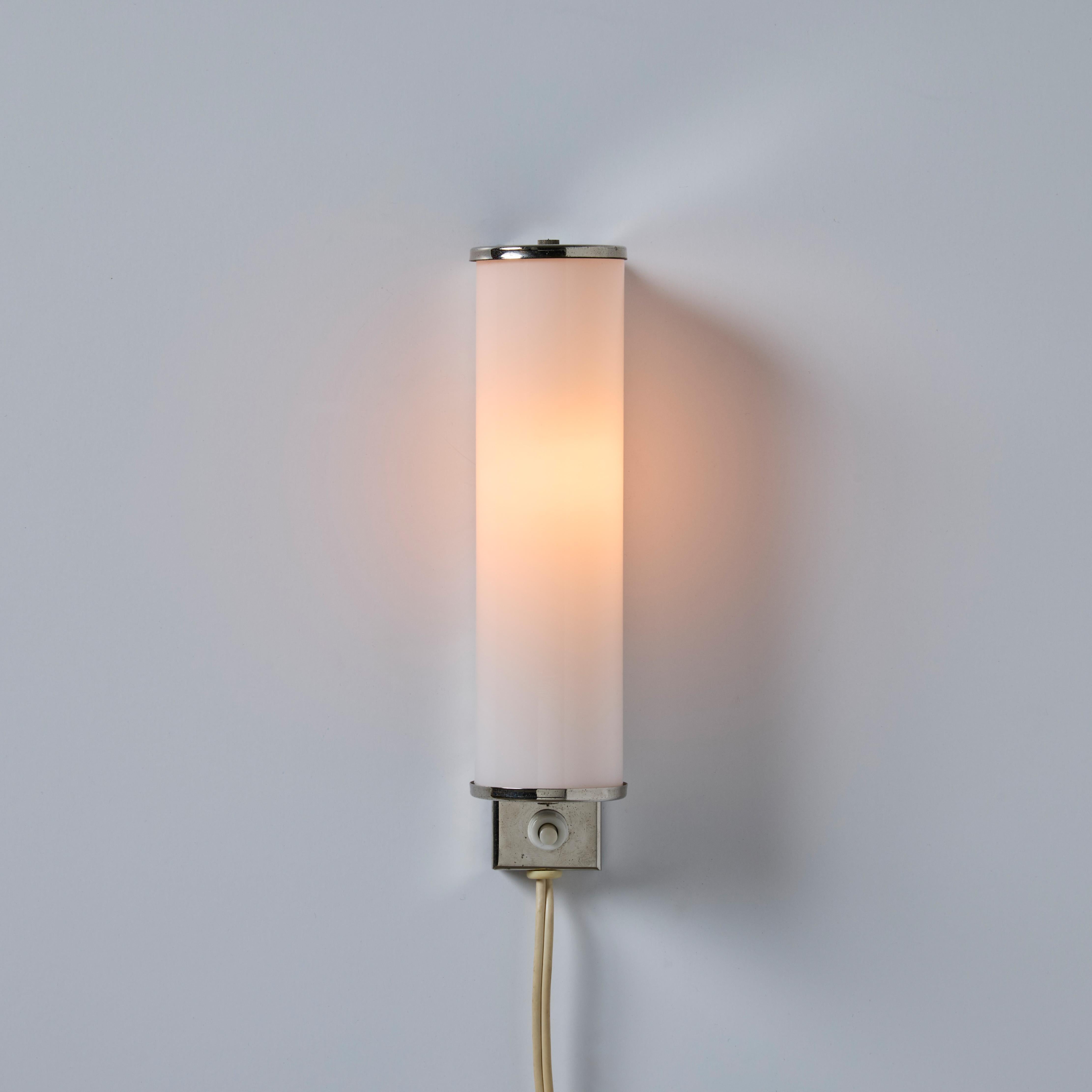 Lampe murale finlandaise cylindrique en verre des années 1930 à la manière de Paavo Tynell en vente 4