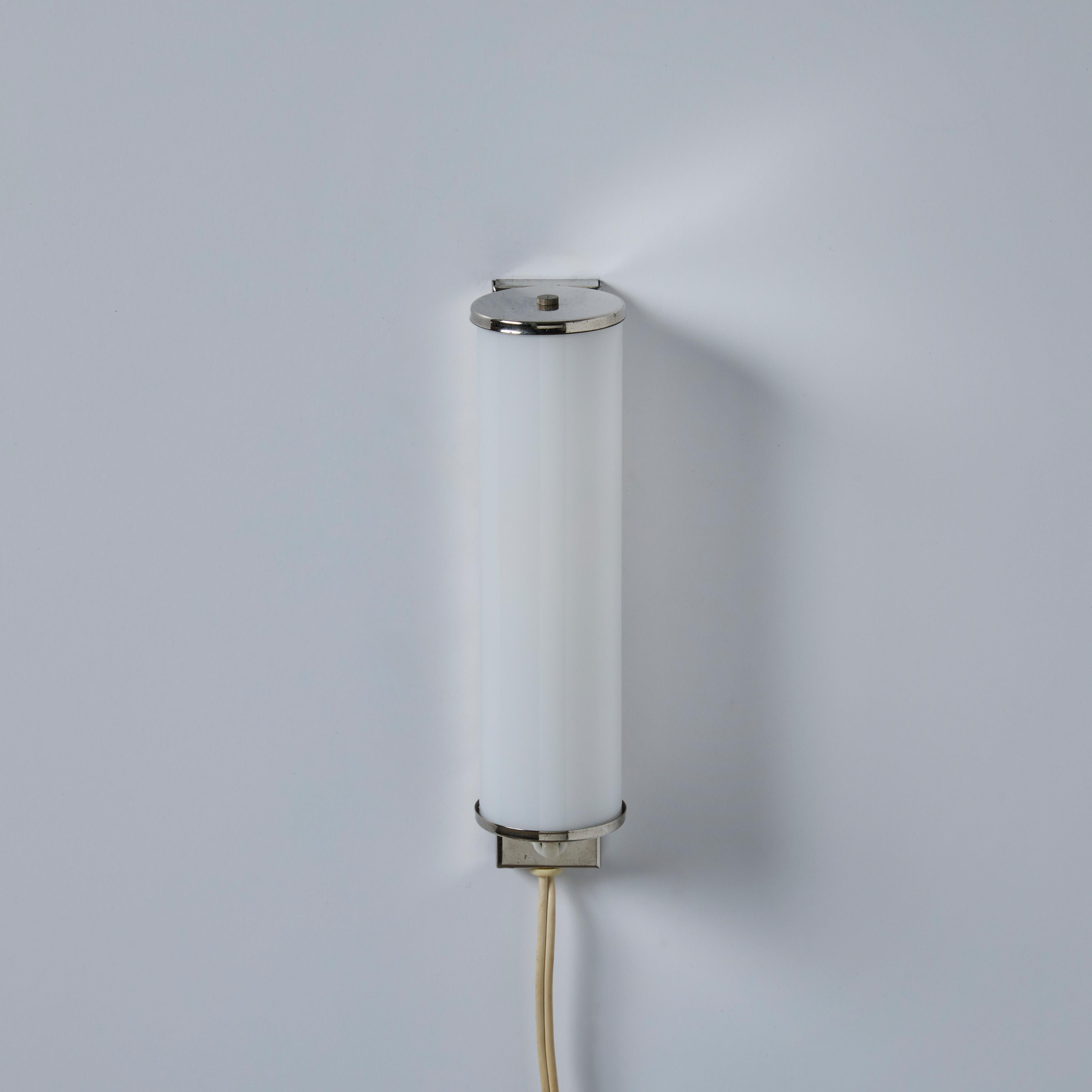 Lampe murale finlandaise cylindrique en verre des années 1930 à la manière de Paavo Tynell en vente 5