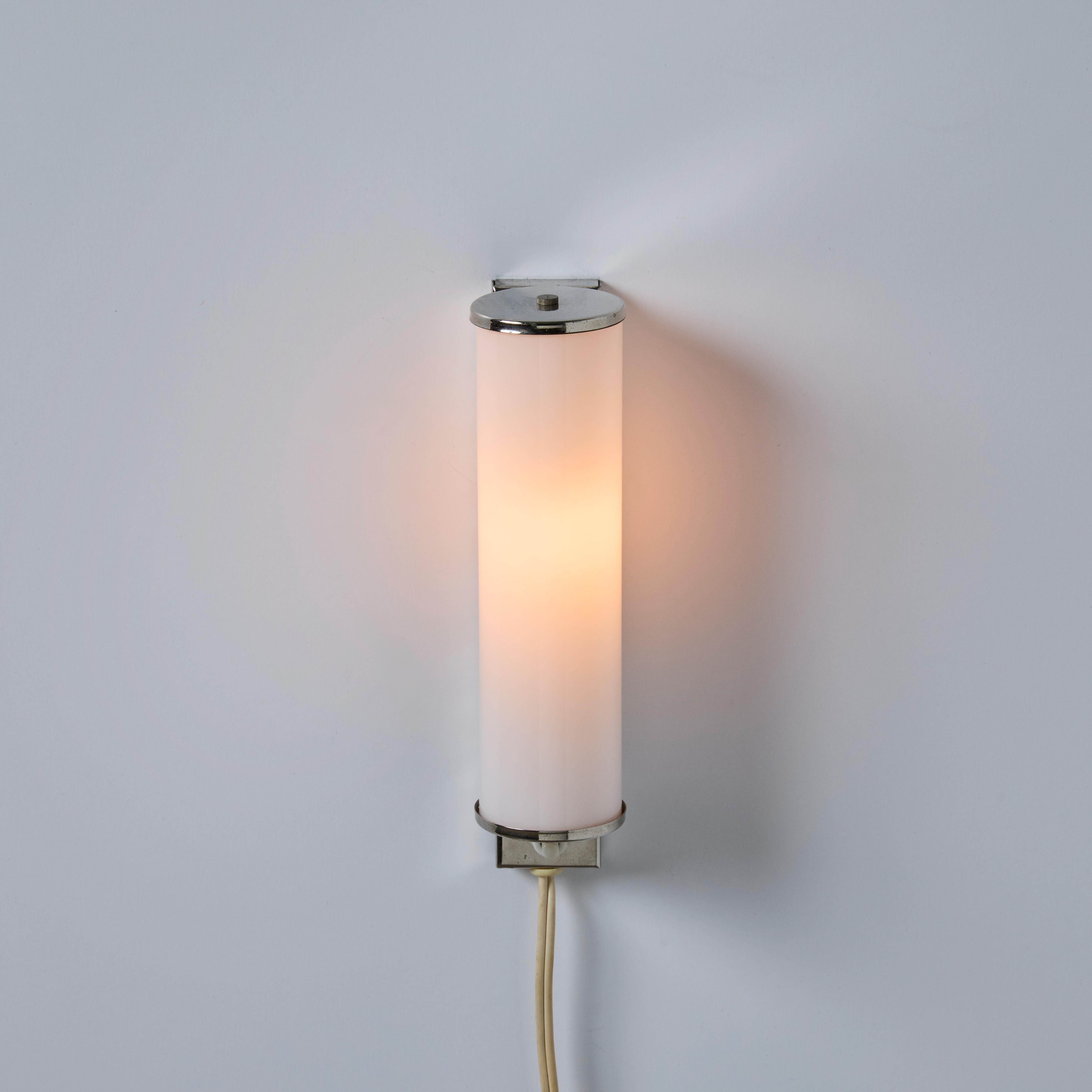 Lampe murale finlandaise cylindrique en verre des années 1930 à la manière de Paavo Tynell en vente 6