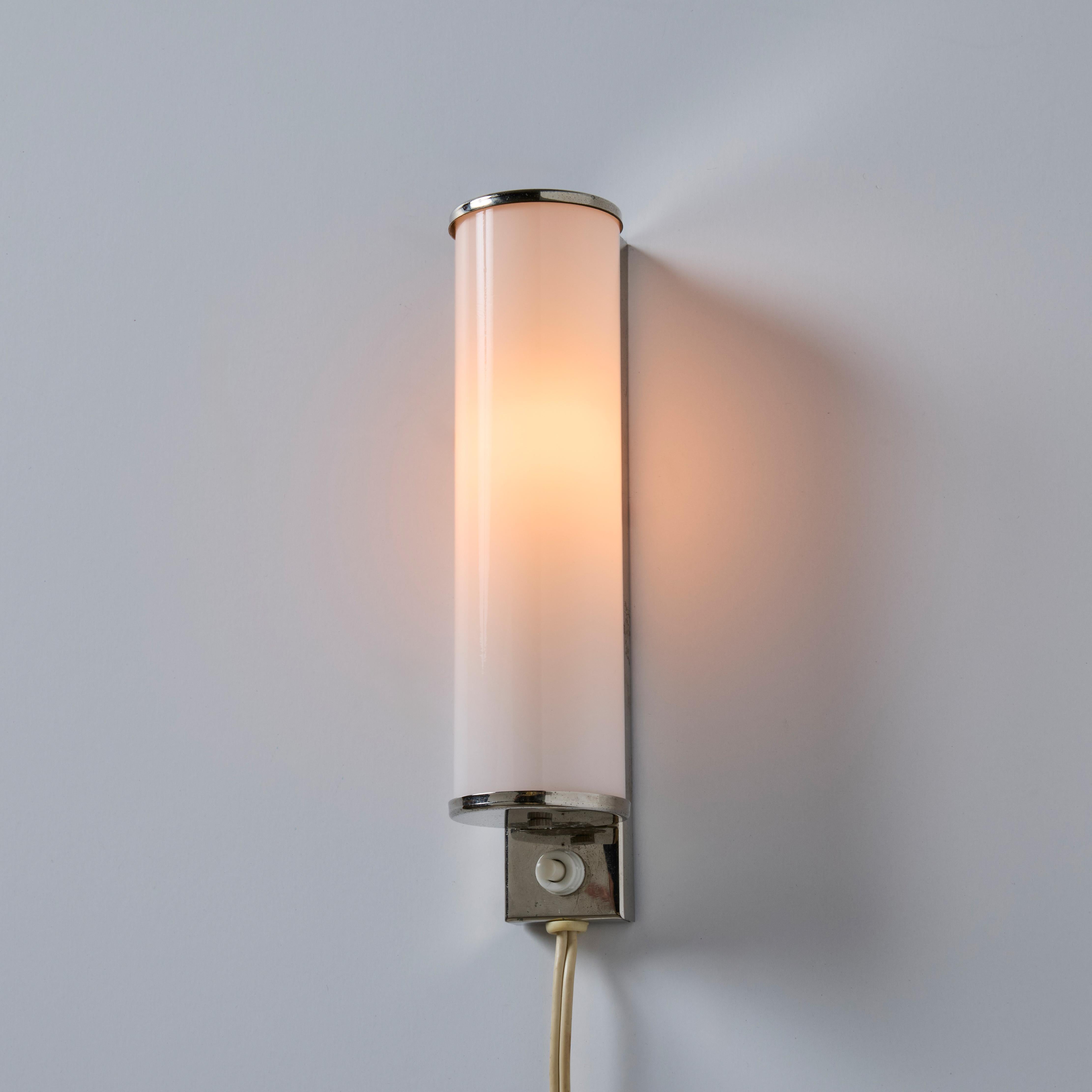 Lampe murale finlandaise cylindrique en verre des années 1930 à la manière de Paavo Tynell en vente 10